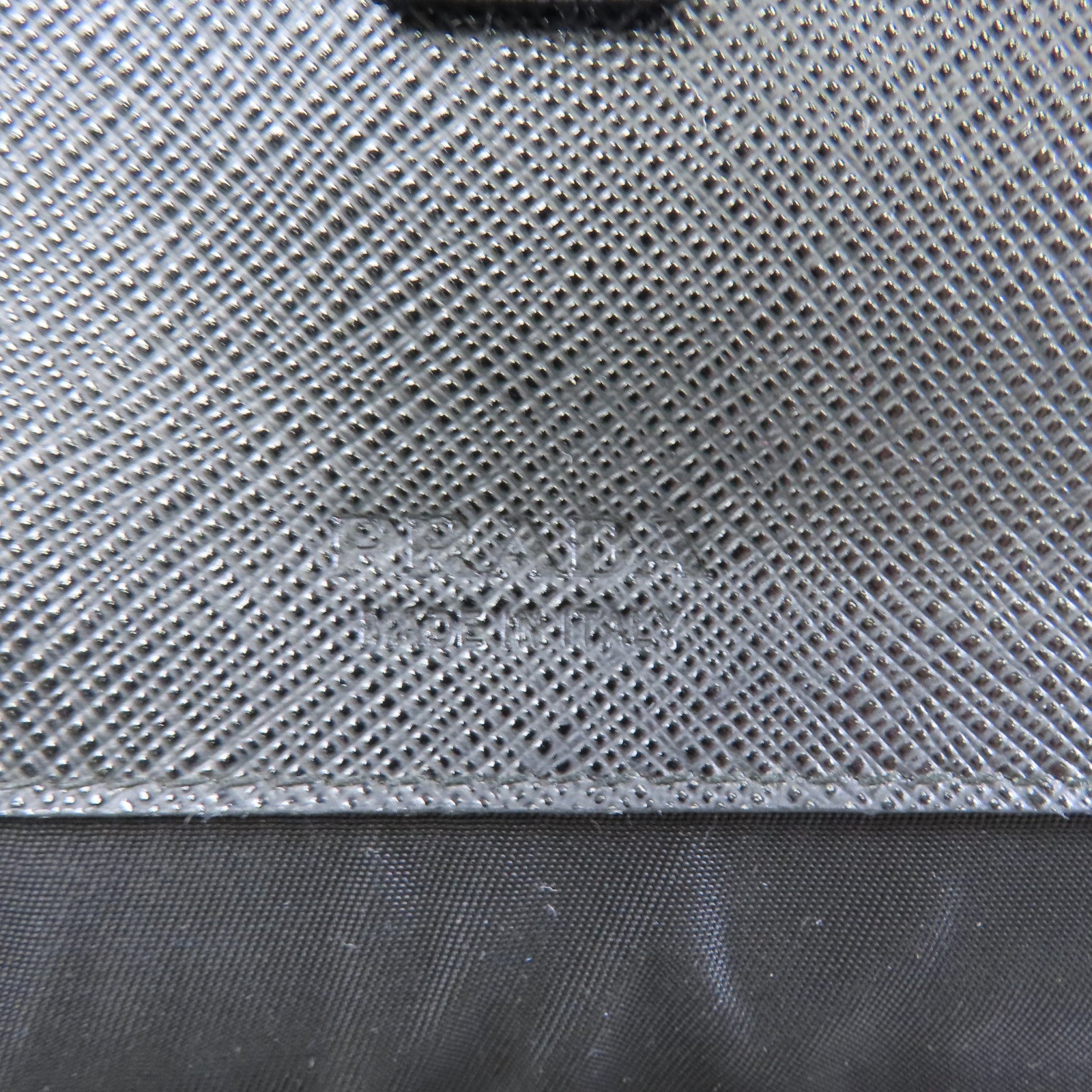 PRADA 尼龍/皮革Phone Holder Shoulder Bag銀扣手機袋斜孭袋黑色