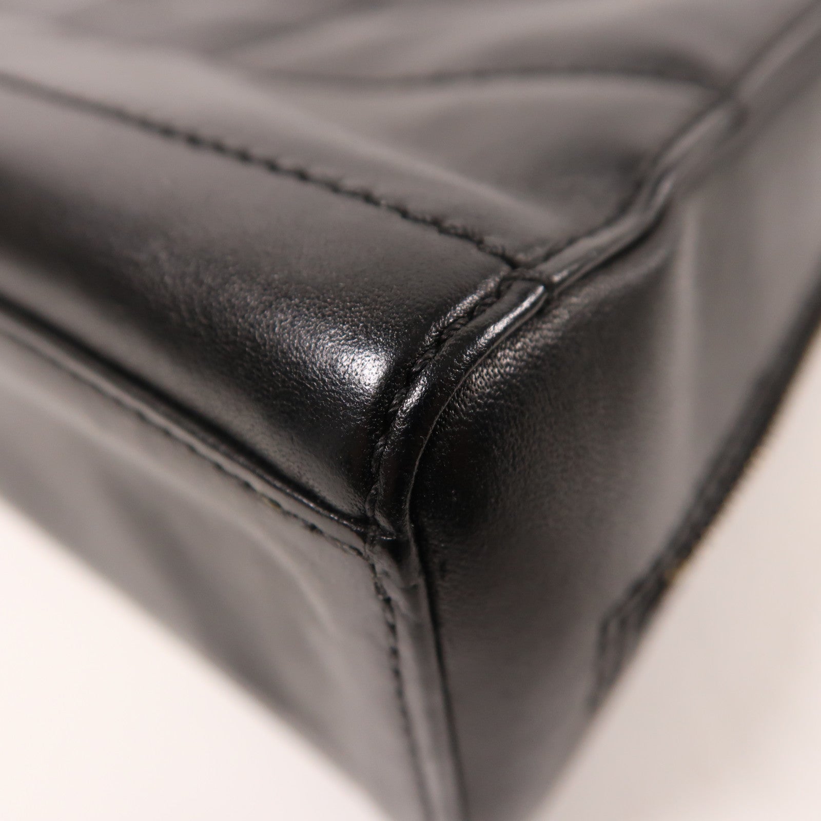 CHANEL 牛皮皮革Chain Shoulder金扣鏈帶肩背袋