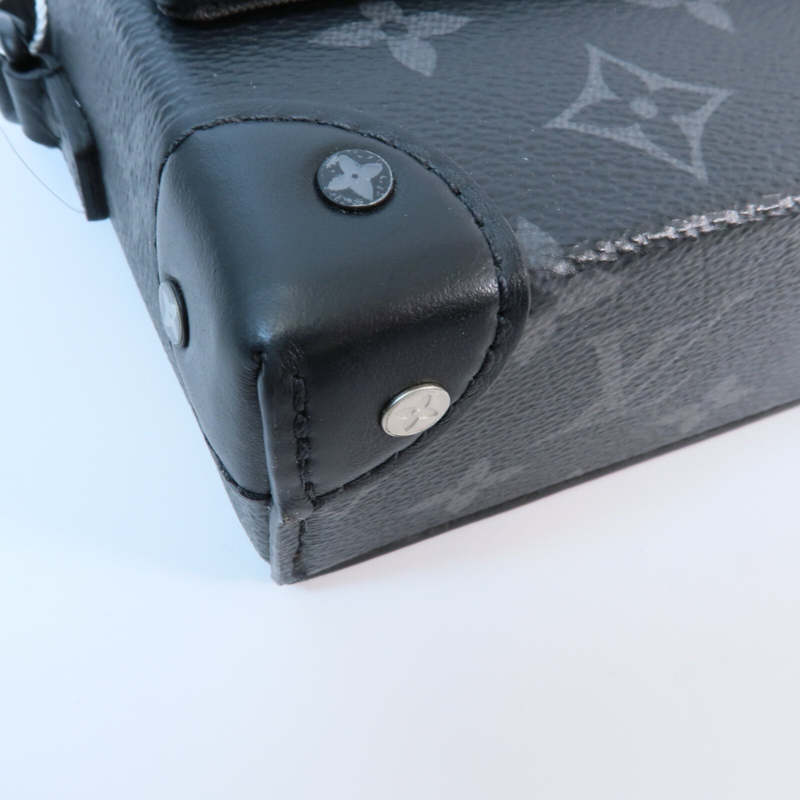 LOUIS VUITTON Monogram Eclipse Steamer Wearable Wallet肩背袋