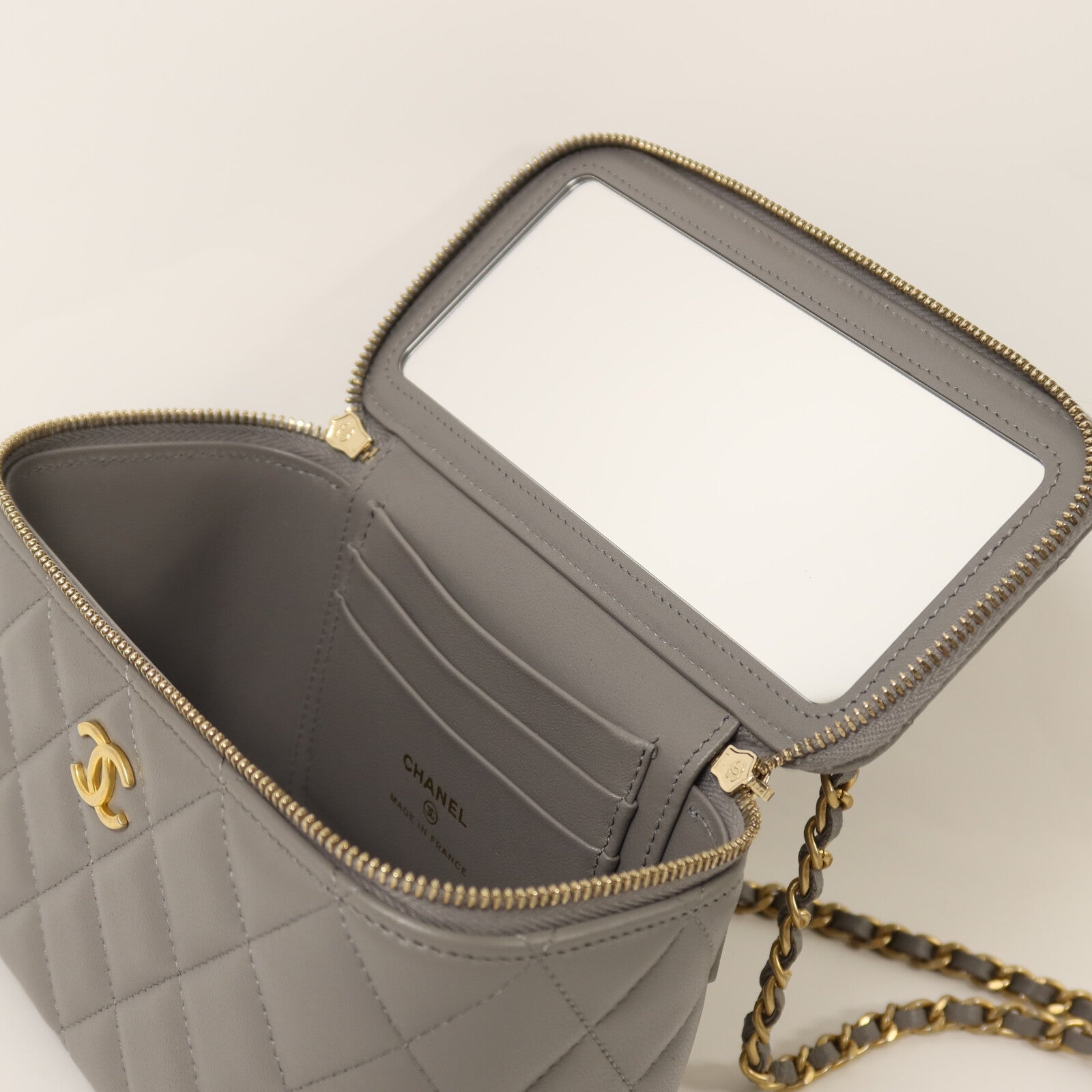 CHANEL 羊皮皮革Vanity Case金扣鏈帶手挽肩背兩用袋