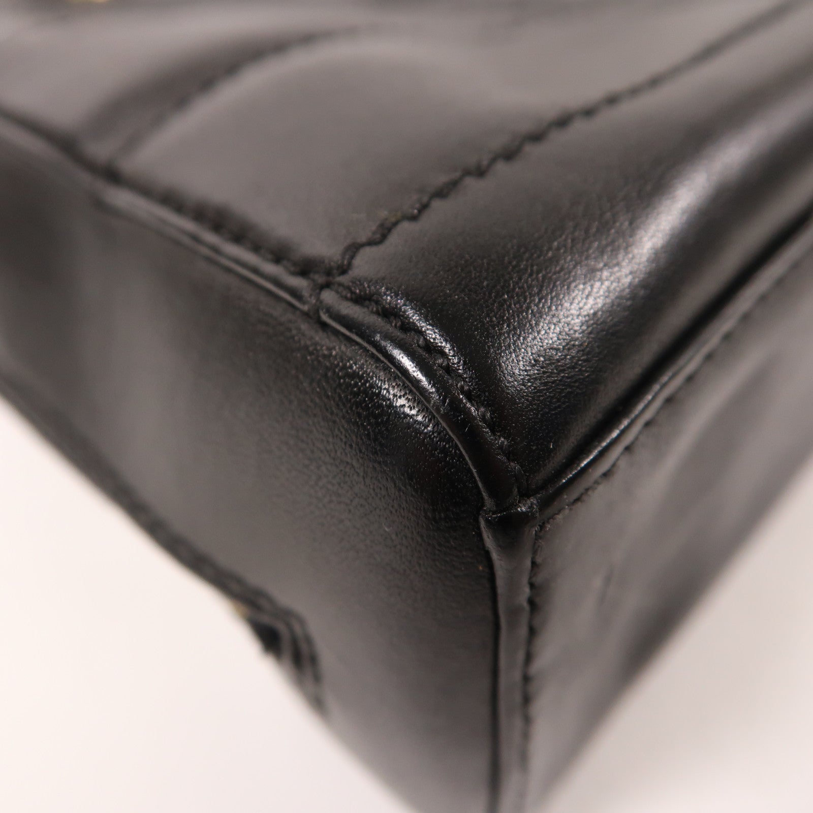 CHANEL 牛皮皮革Chain Shoulder金扣鏈帶肩背袋