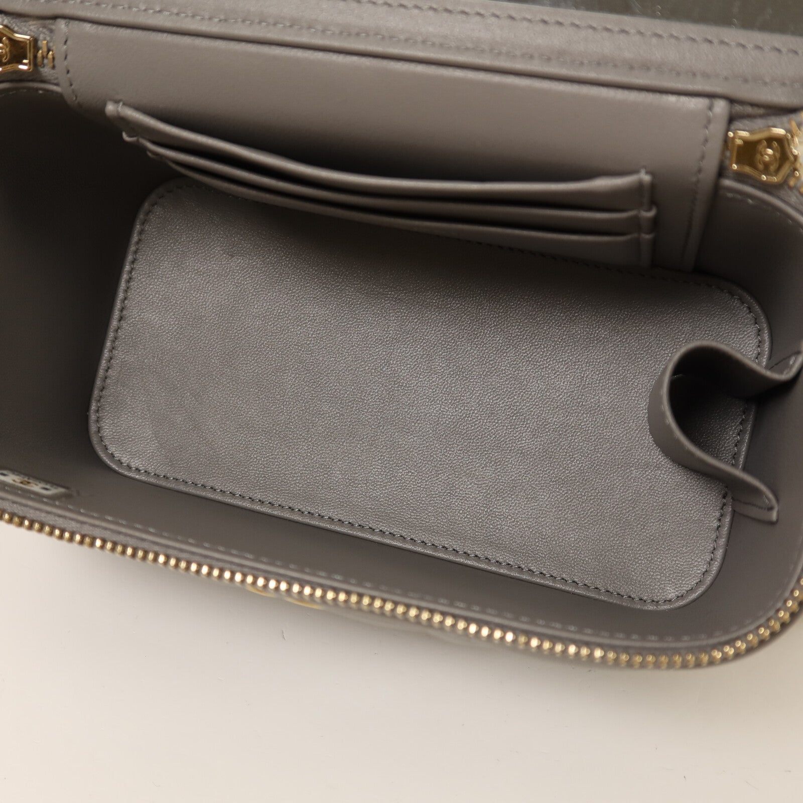 CHANEL 羊皮皮革Vanity Case金扣鏈帶手挽肩背兩用袋
