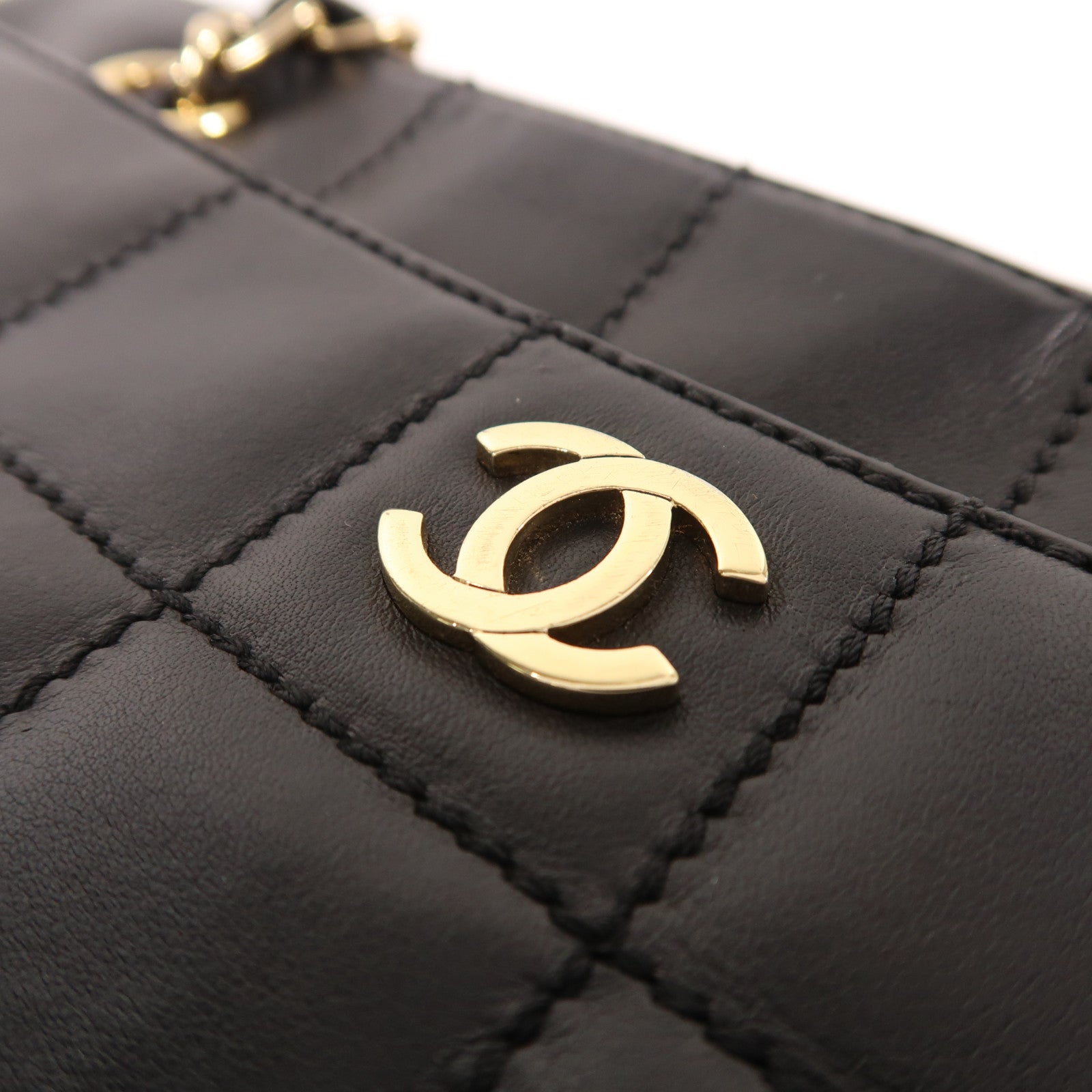 CHANEL 牛皮皮革Chain Shoulder金扣鏈帶肩背袋