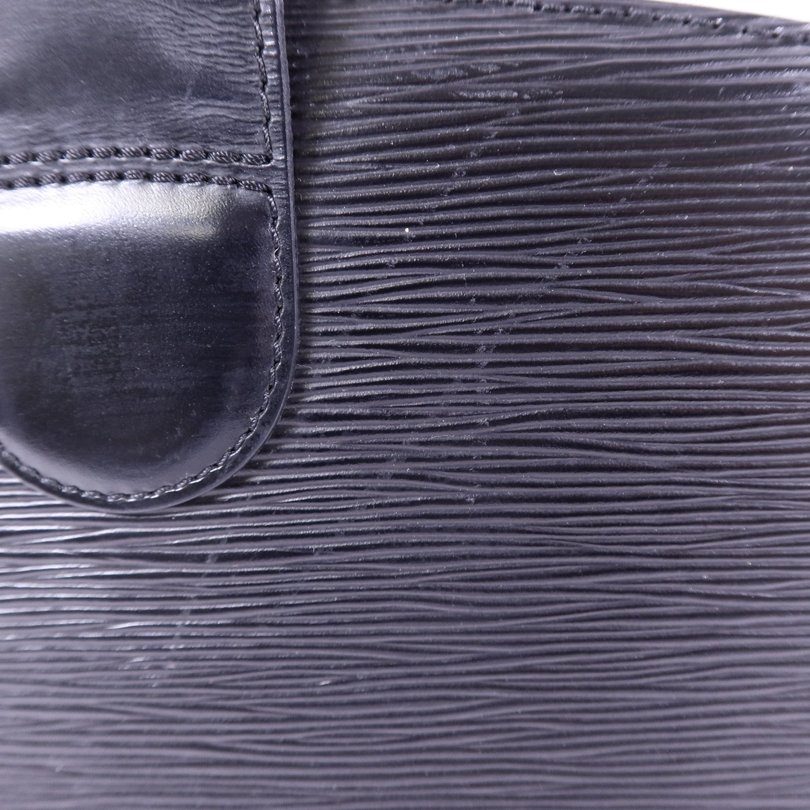 LOUIS VUITTON Epi Capuchin金扣肩背袋