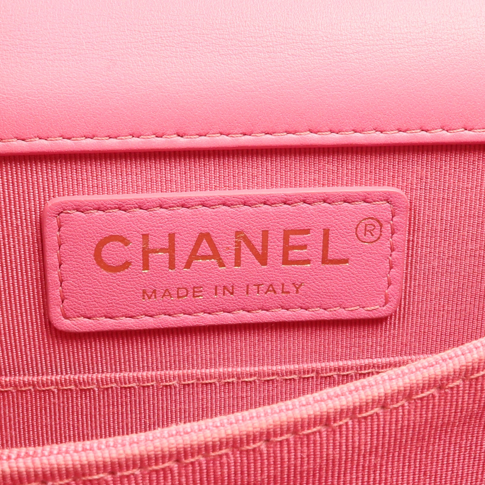 CHANEL 羊皮皮革North South Boy金扣鏈帶肩背袋