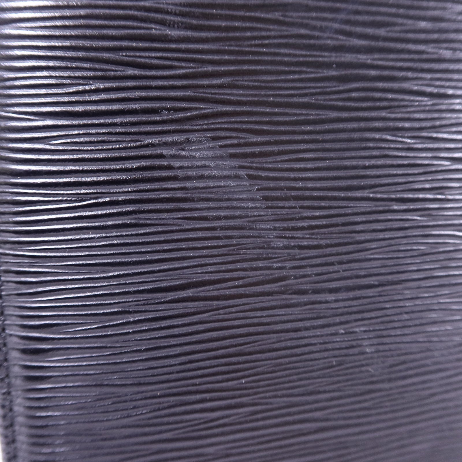 LOUIS VUITTON Epi Capuchin金扣肩背袋