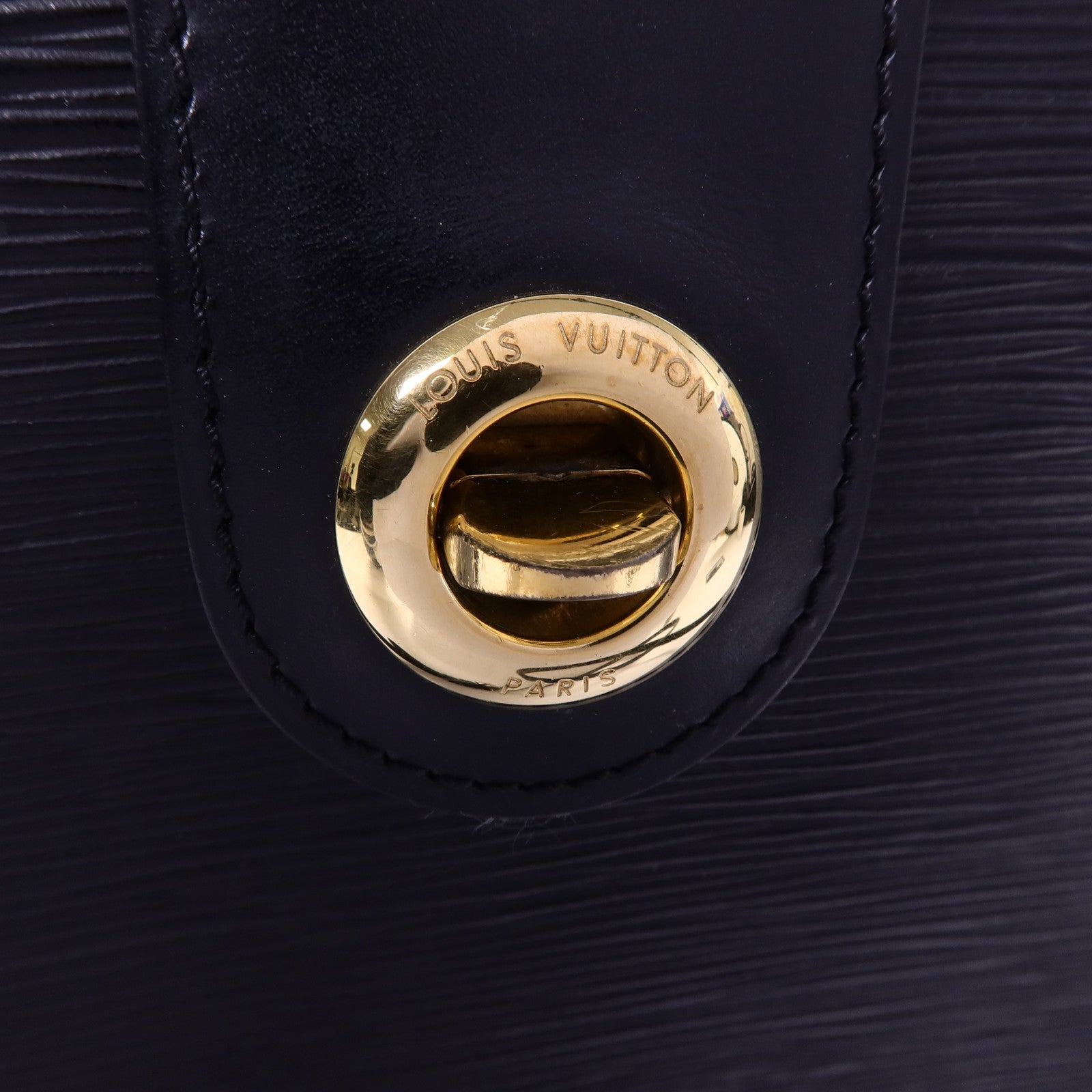 LOUIS VUITTON Epi Capuchin金扣肩背袋