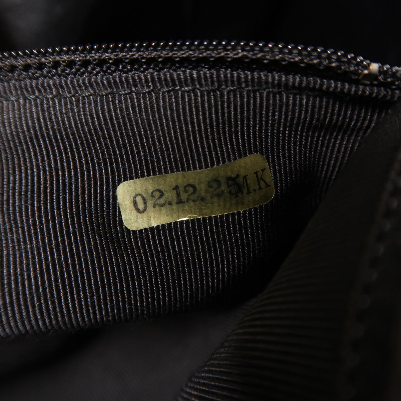 CHANEL 牛皮皮革Chain Shoulder金扣鏈帶肩背袋