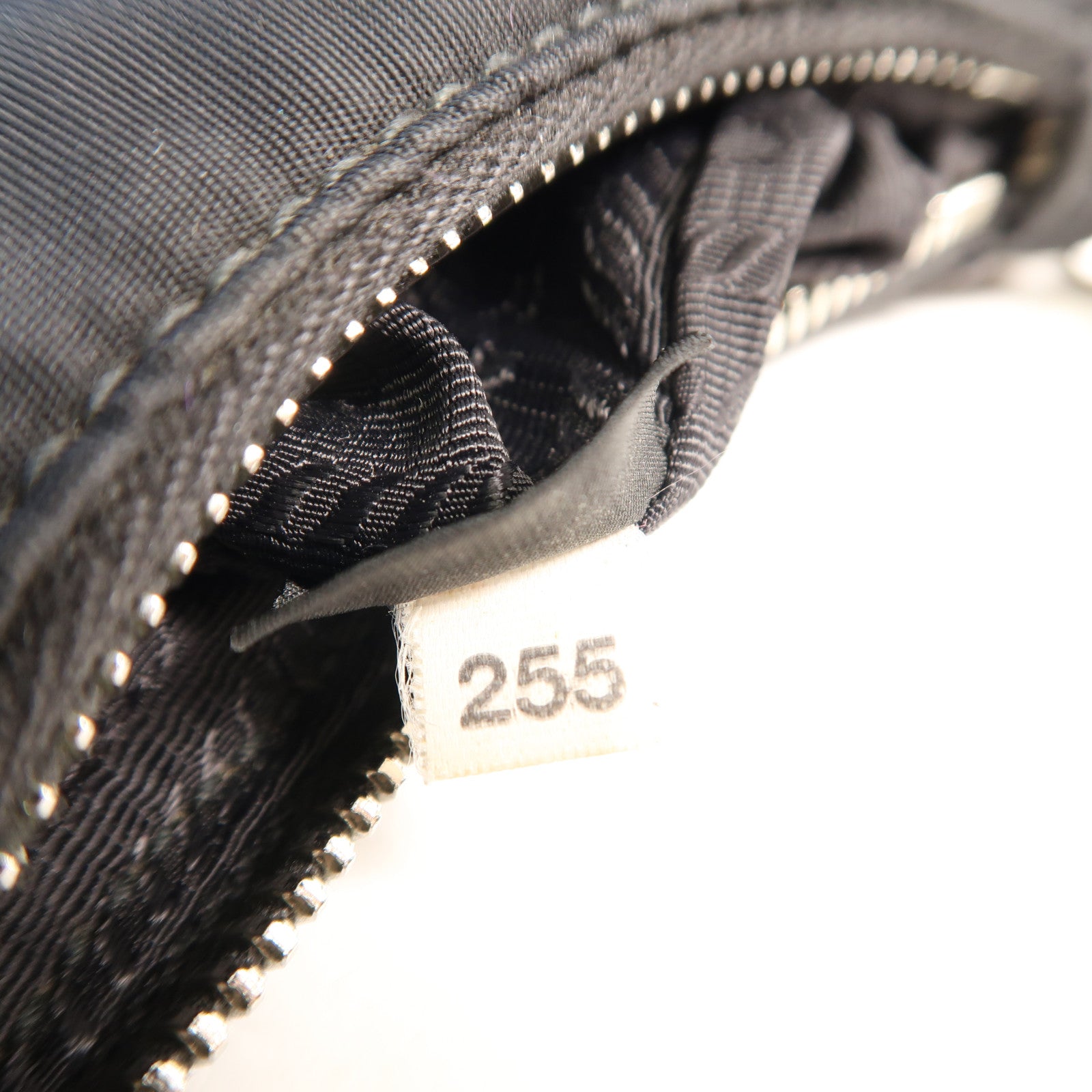 PRADA 尼龍Re-Edition 2005銀扣手挽肩背兩用袋