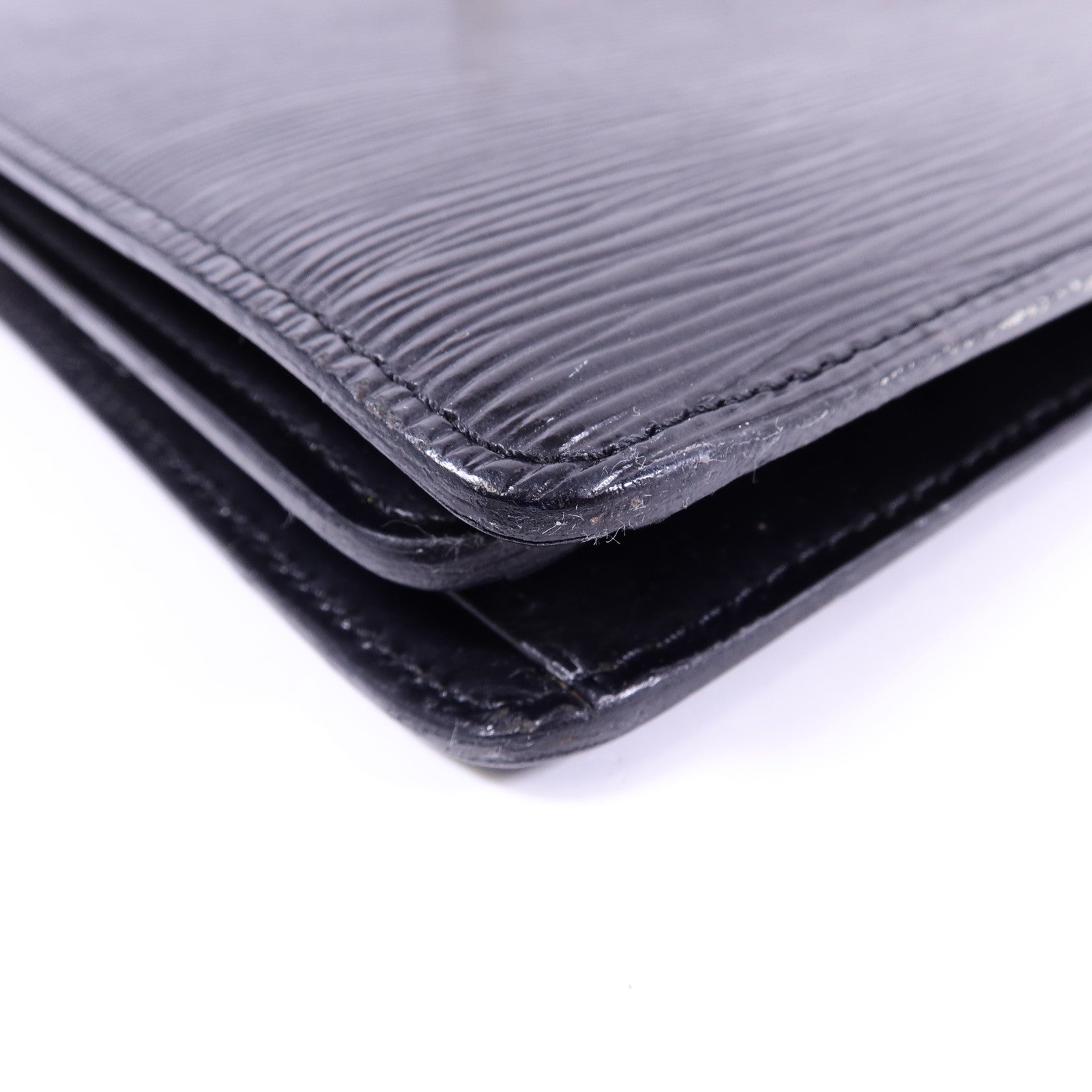 LOUIS VUITTON Epi Capuchin金扣肩背袋