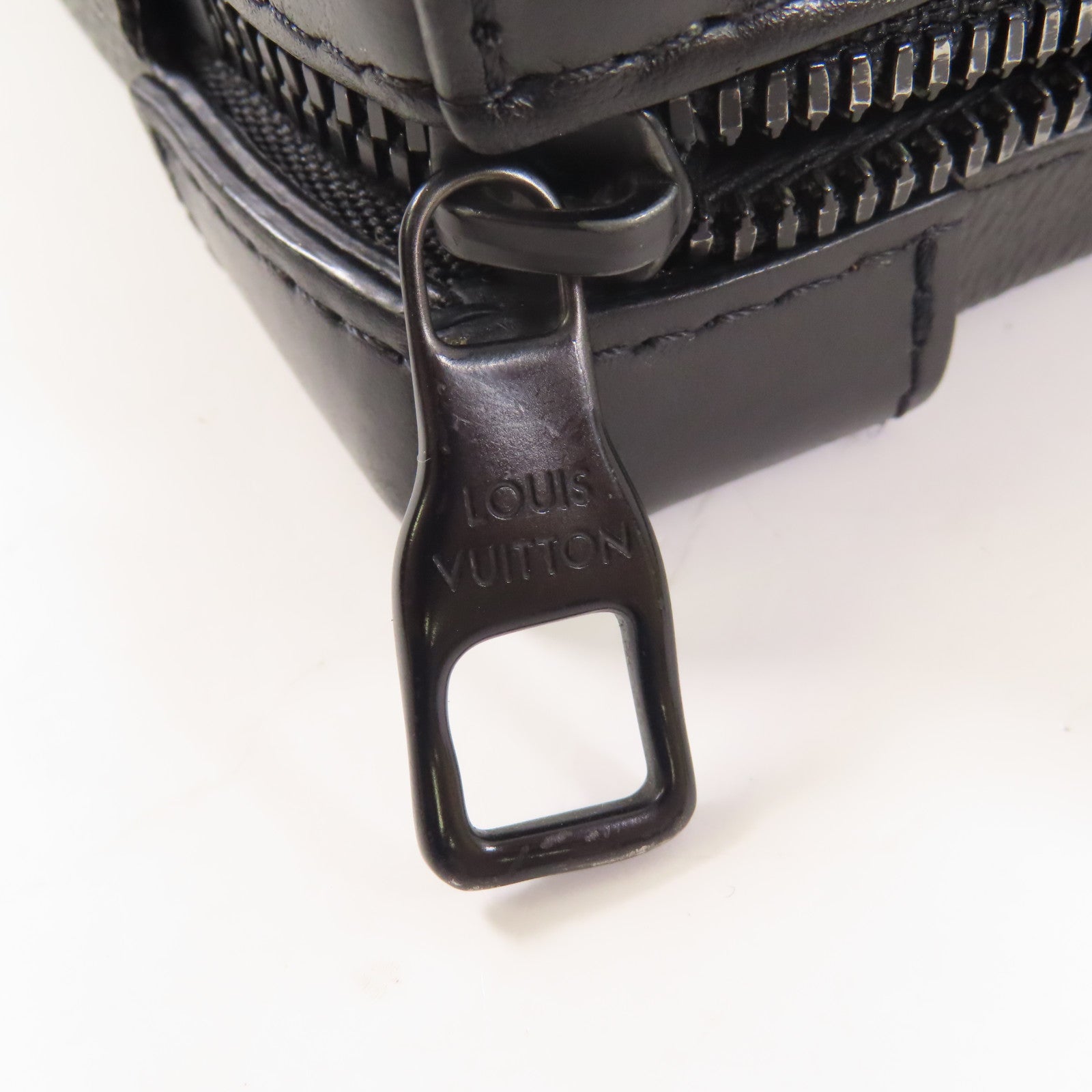 LOUIS VUITTON Monogram Eclipse Soft Trunk Wallet肩背袋