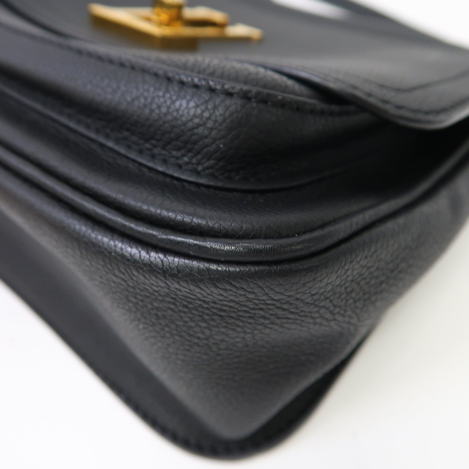 LOUIS VUITTON 牛皮皮革Lock Me金扣鏈帶肩背袋黑色