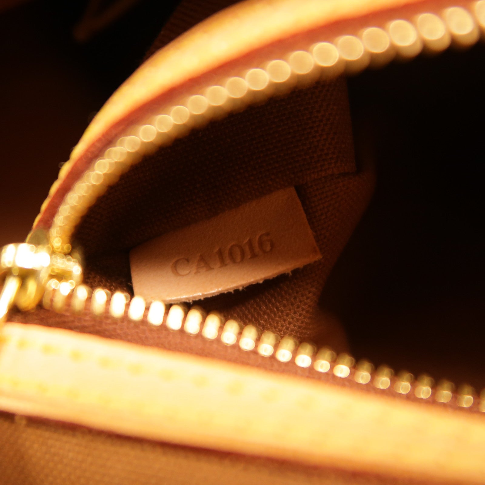 LOUIS VUITTON Monogram Abbesses金扣肩背袋