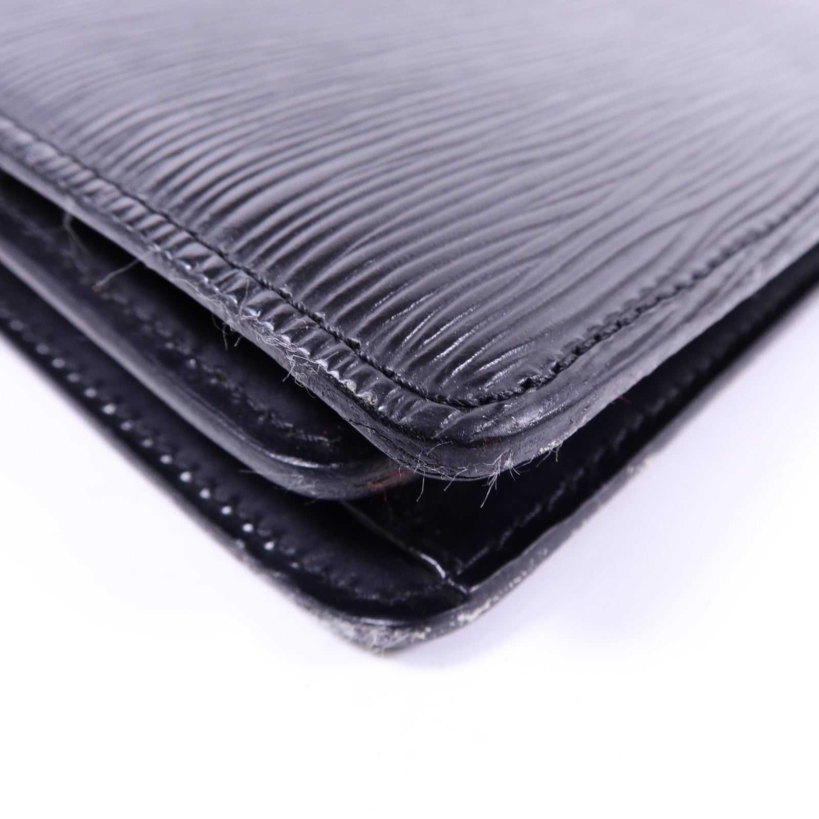 LOUIS VUITTON Epi Capuchin金扣肩背袋