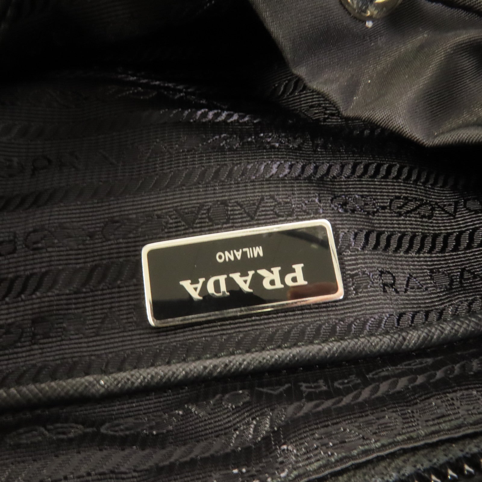 PRADA 尼龍Rucksack銀扣背包