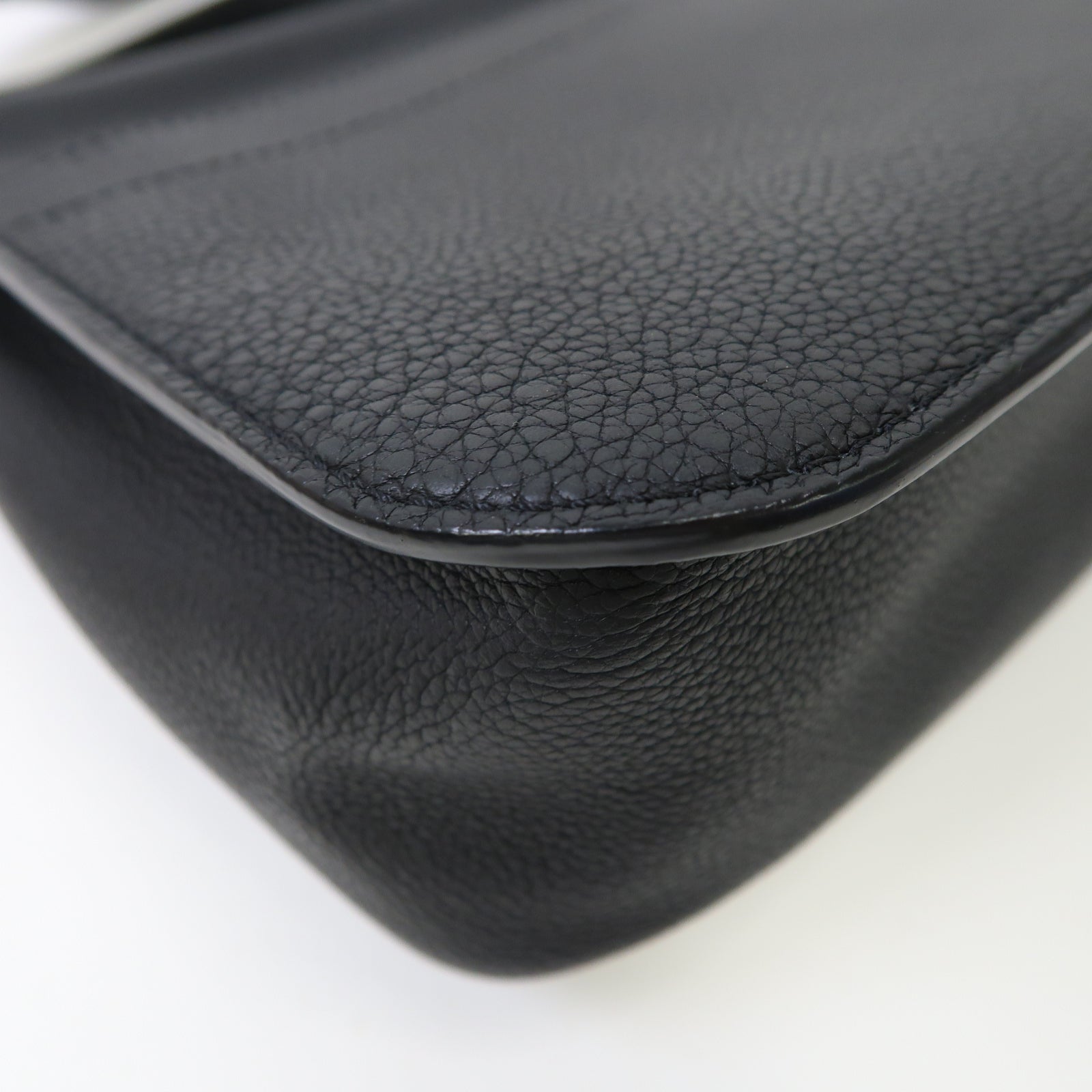 LOUIS VUITTON 牛皮皮革Lock Me金扣鏈帶肩背袋黑色