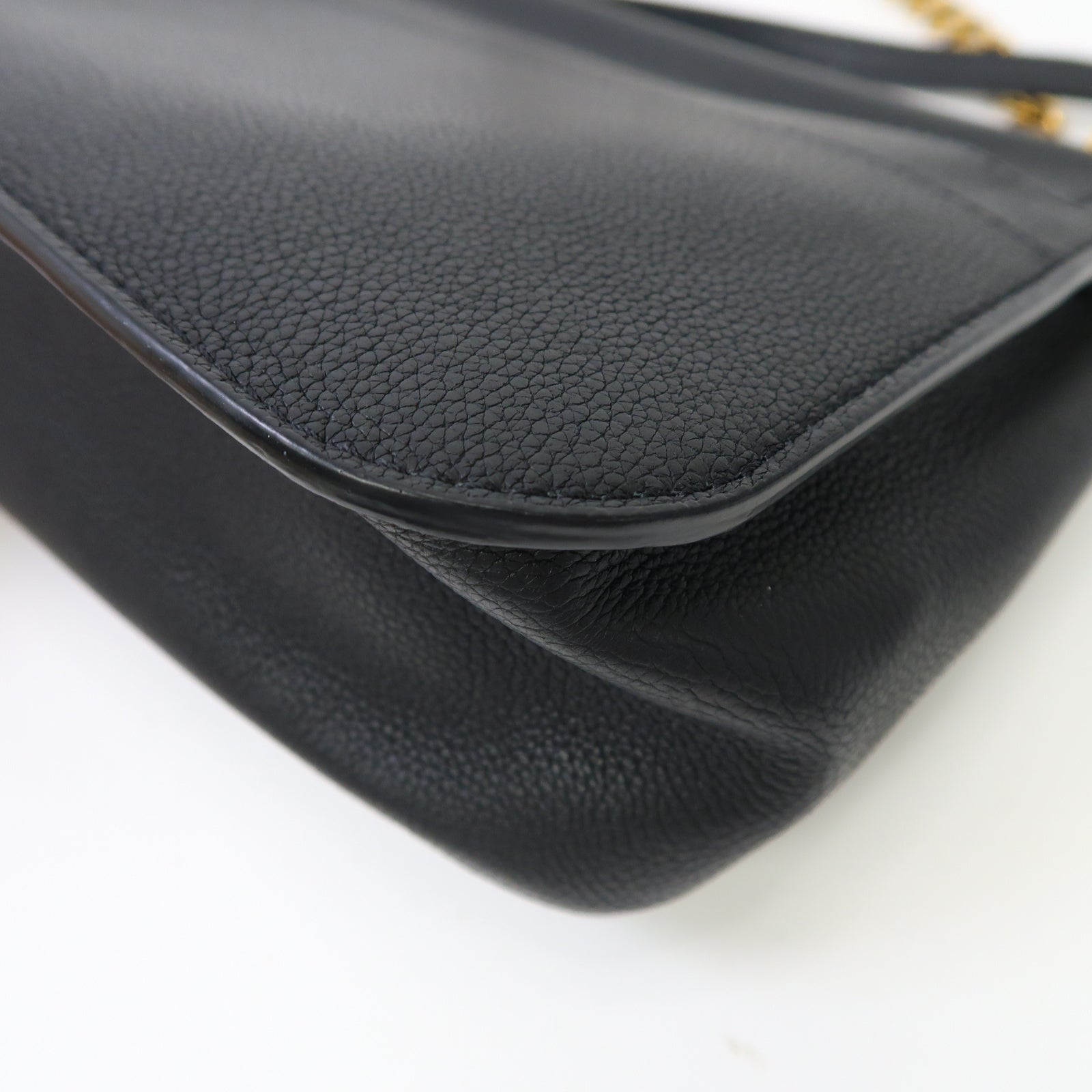 LOUIS VUITTON 牛皮皮革Lock Me金扣鏈帶肩背袋黑色