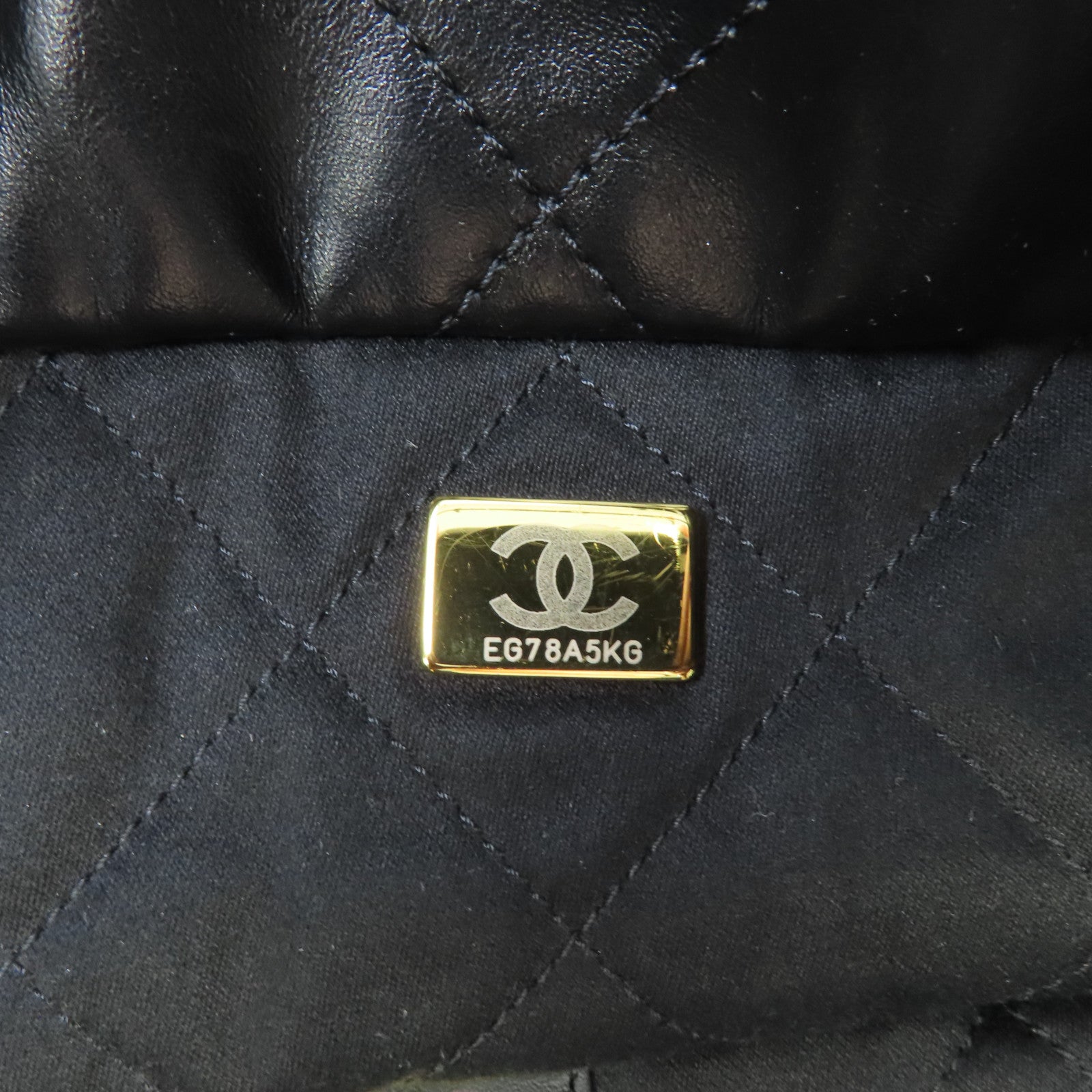 CHANEL 菱格牛皮皮革Chanel 22金扣鏈帶肩背袋黑色