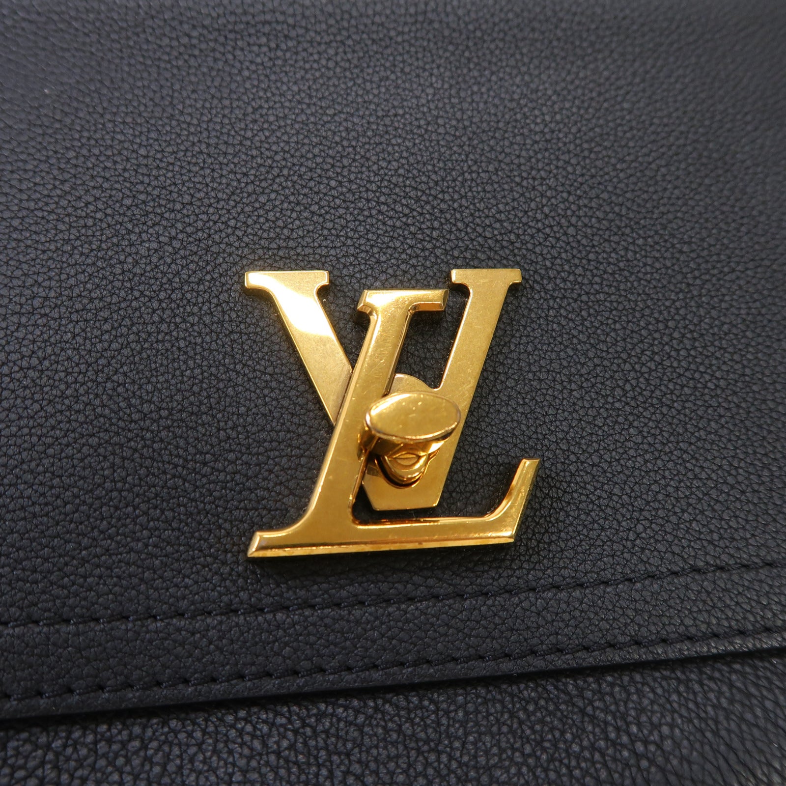 LOUIS VUITTON 牛皮皮革Lock Me金扣鏈帶肩背袋黑色