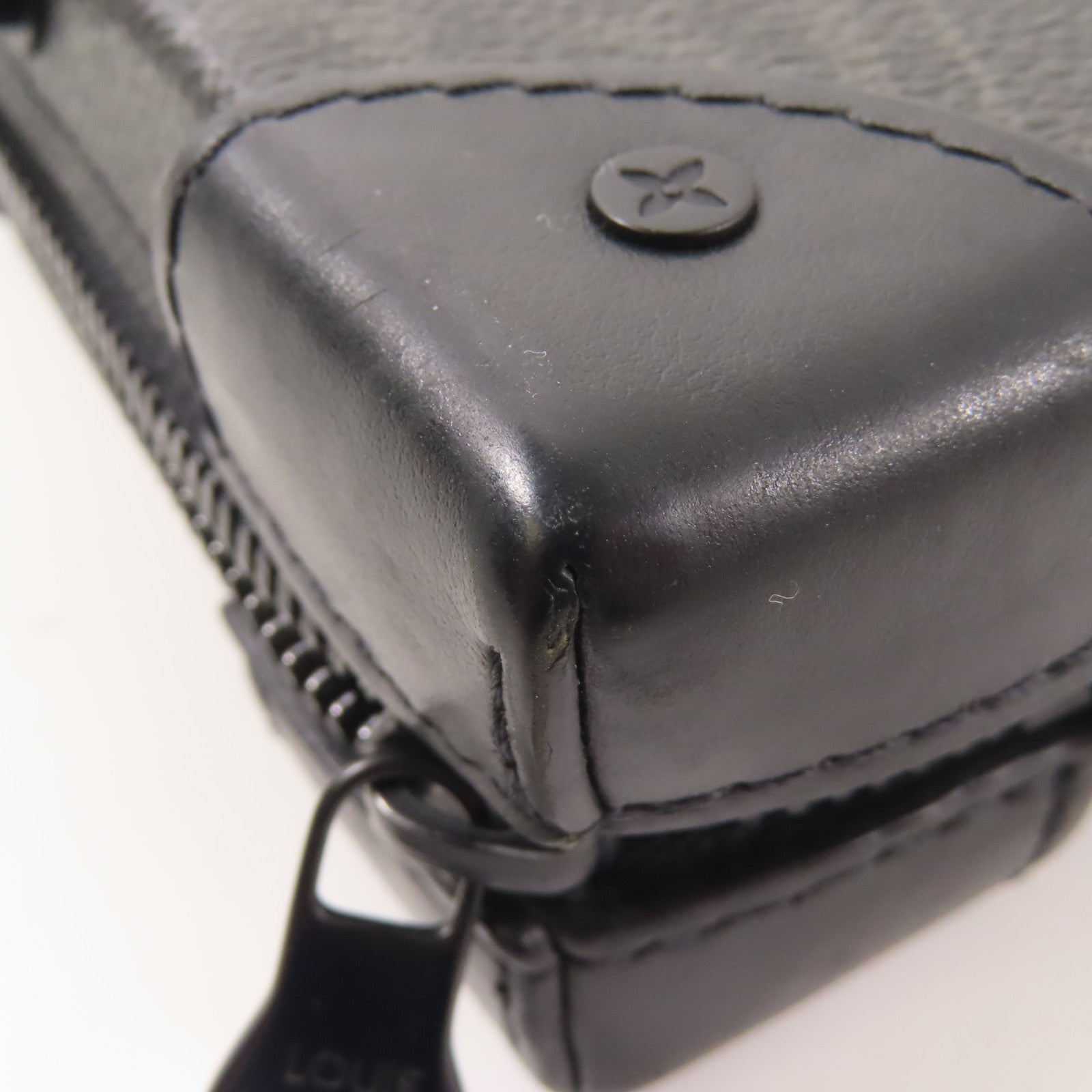 LOUIS VUITTON Monogram Eclipse Soft Trunk Wallet肩背袋