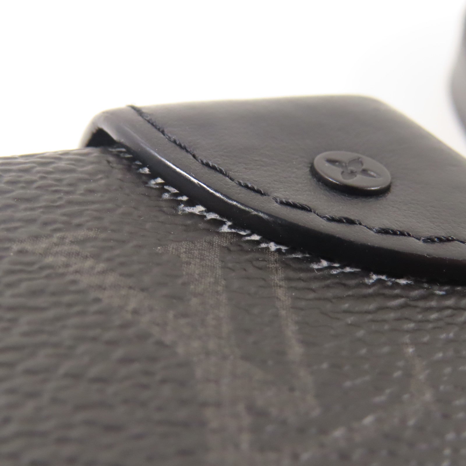 LOUIS VUITTON Monogram Eclipse Soft Trunk Wallet肩背袋