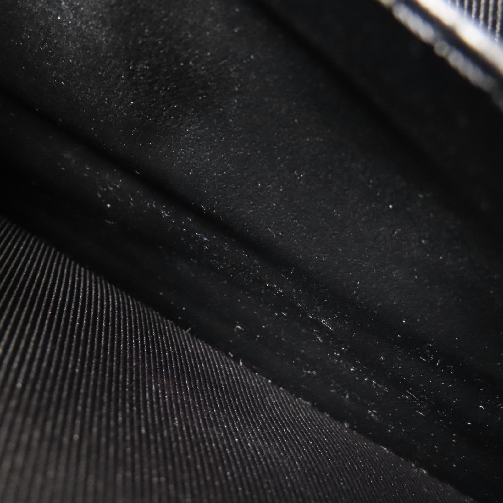 LOUIS VUITTON Monogram Eclipse Soft Trunk Wallet肩背袋