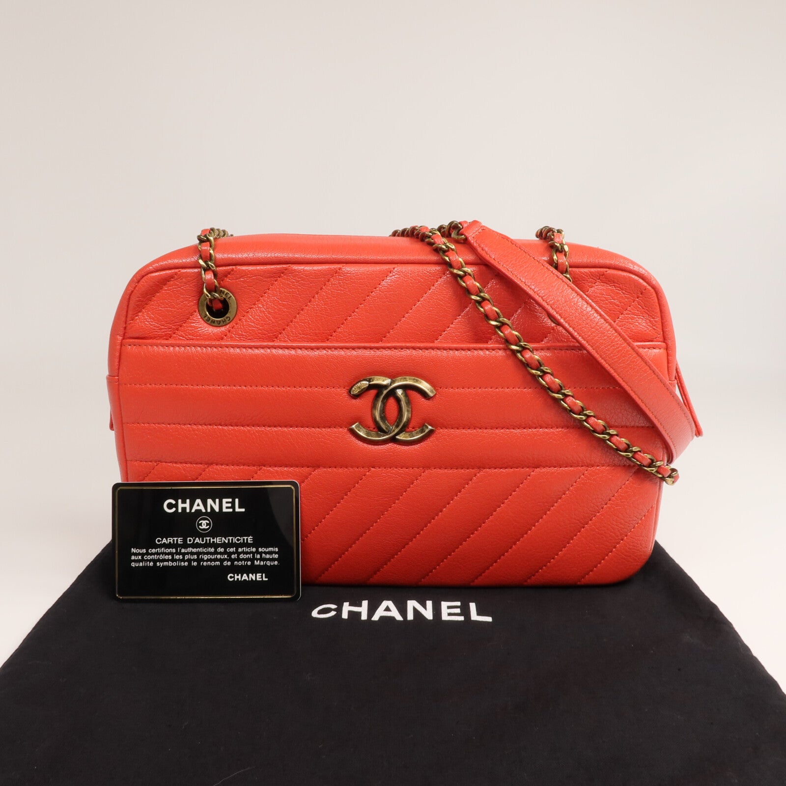 CHANEL 牛皮皮革Camera Bag金扣鏈帶肩背袋