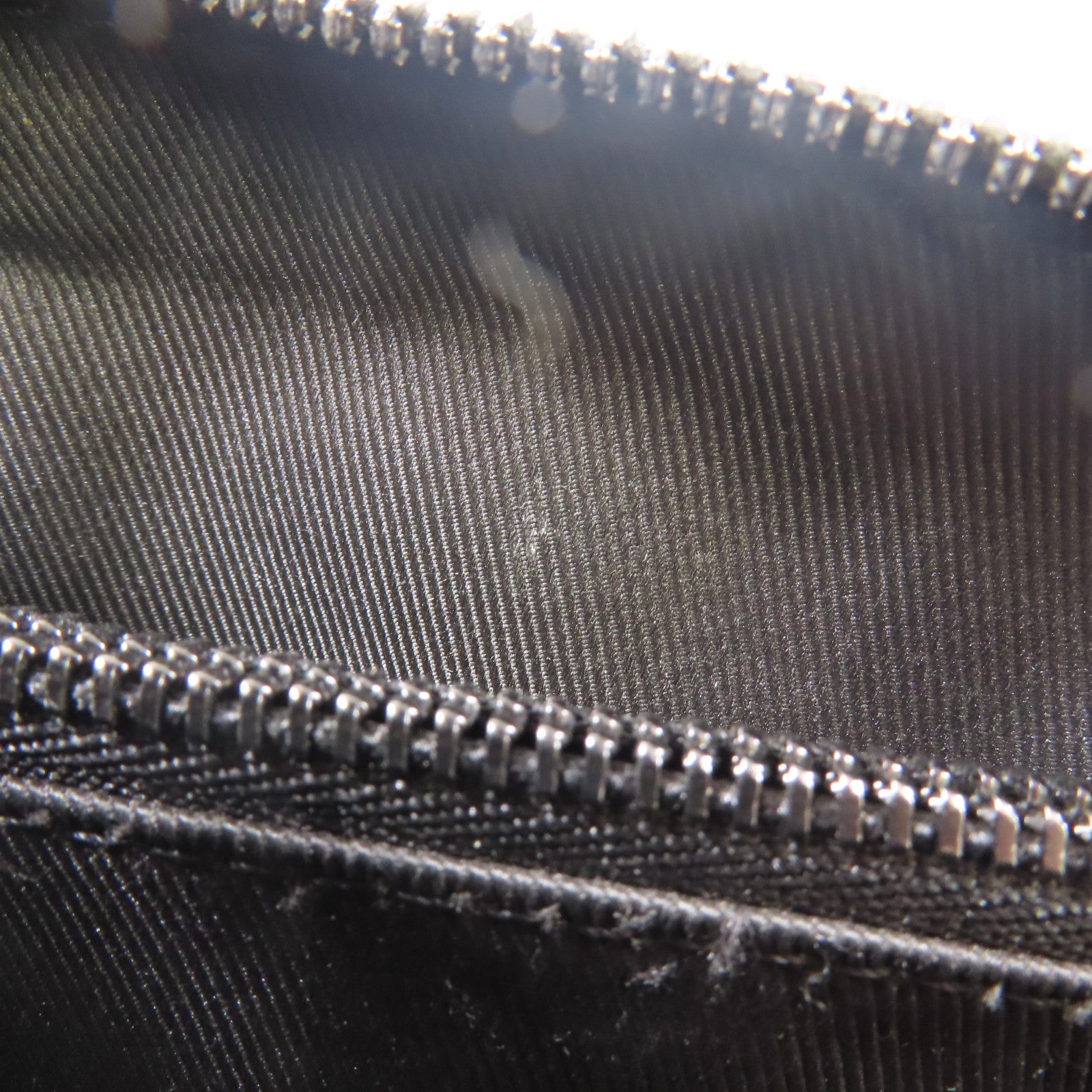 LOUIS VUITTON Monogram Eclipse Soft Trunk Wallet肩背袋