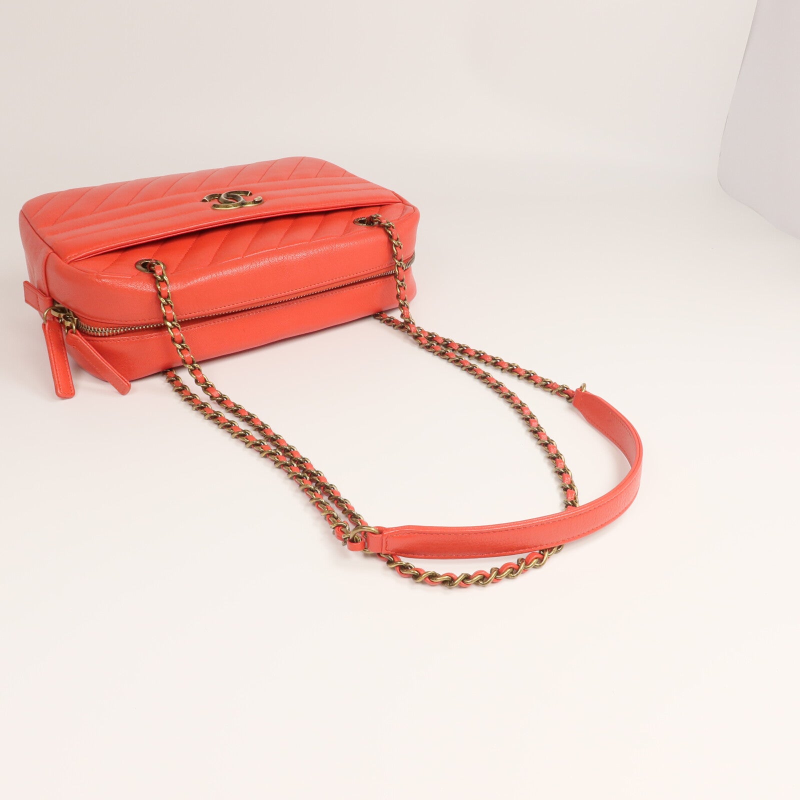 CHANEL 牛皮皮革Camera Bag金扣鏈帶肩背袋