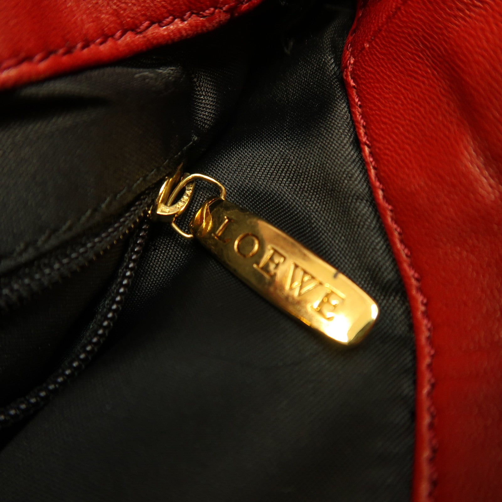 LOEWE 羊皮皮革Hand Bag金扣手挽袋紅色