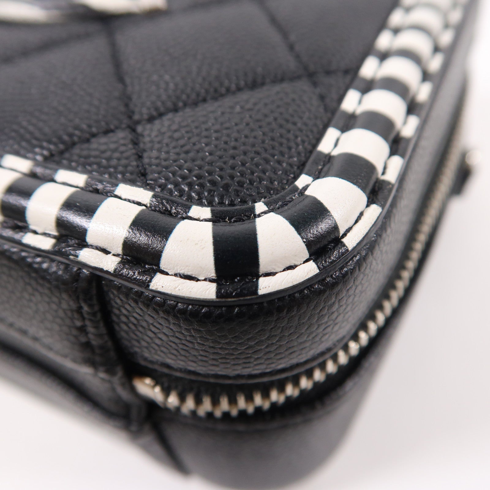 CHANEL 牛皮皮革Filigree Vanity Case銀扣手挽肩背兩用袋