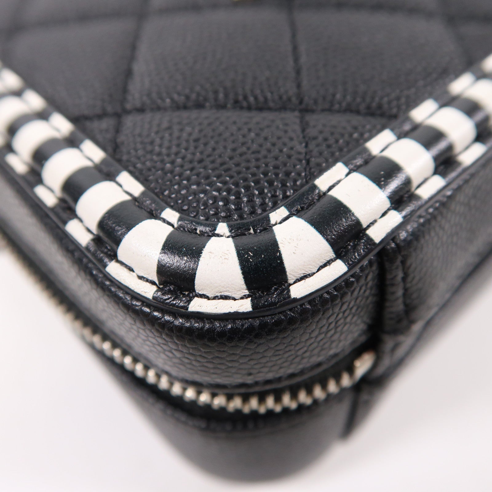 CHANEL 牛皮皮革Filigree Vanity Case銀扣手挽肩背兩用袋