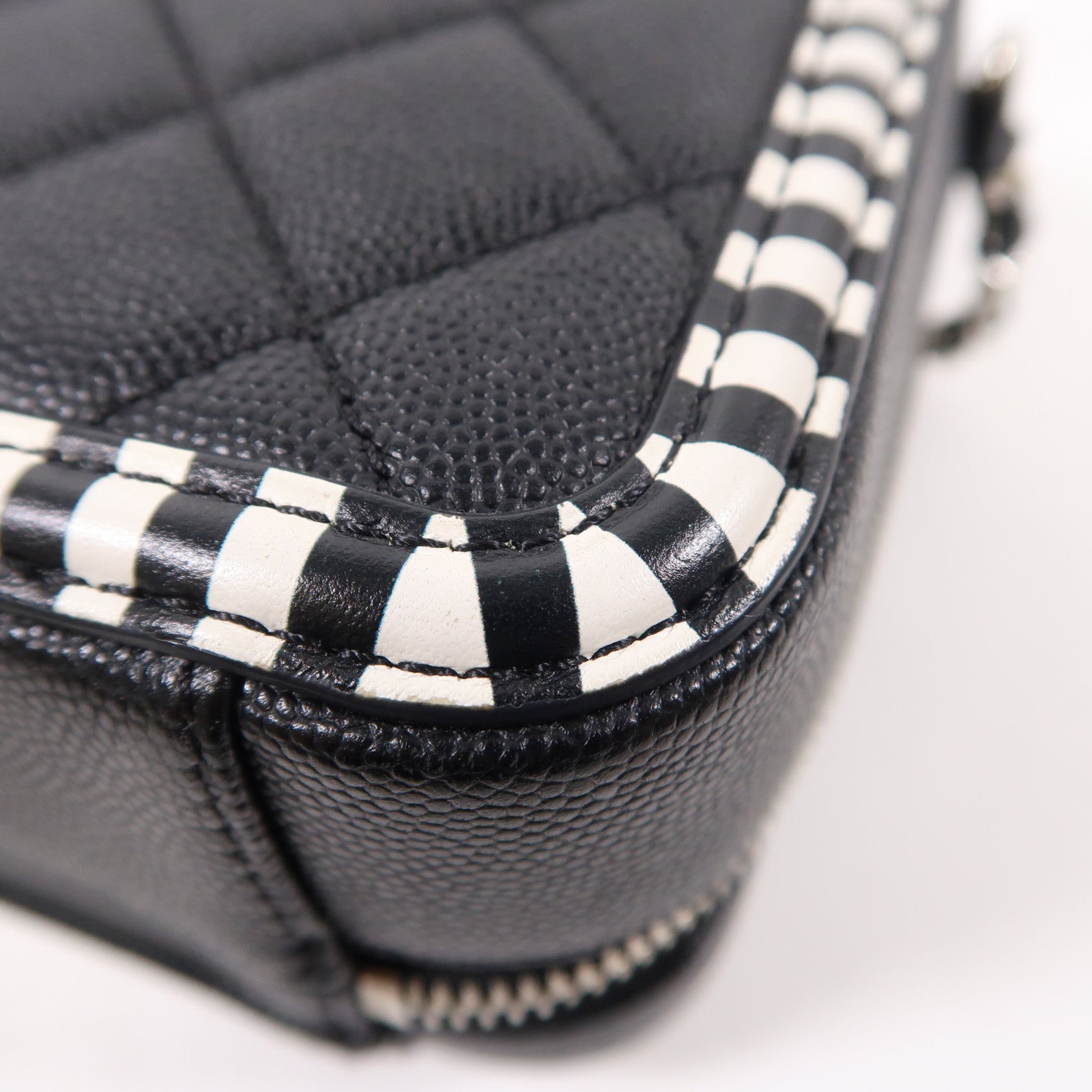 CHANEL 牛皮皮革Filigree Vanity Case銀扣手挽肩背兩用袋