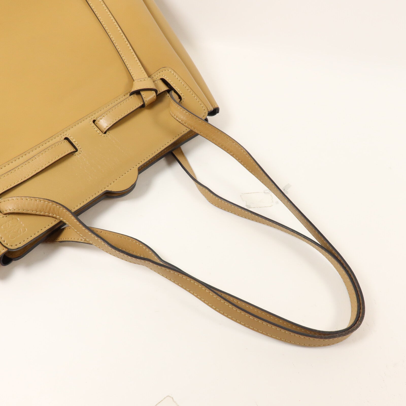 LOEWE 牛皮皮革Lazo Bag肩背袋