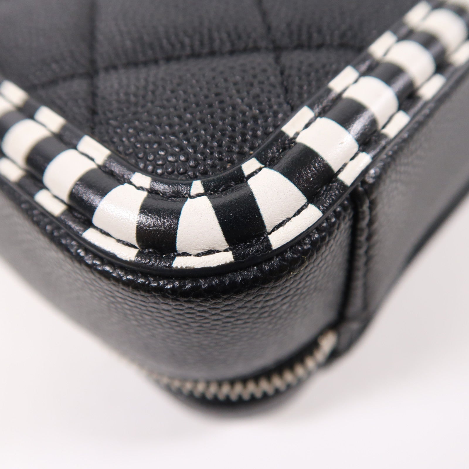 CHANEL 牛皮皮革Filigree Vanity Case銀扣手挽肩背兩用袋