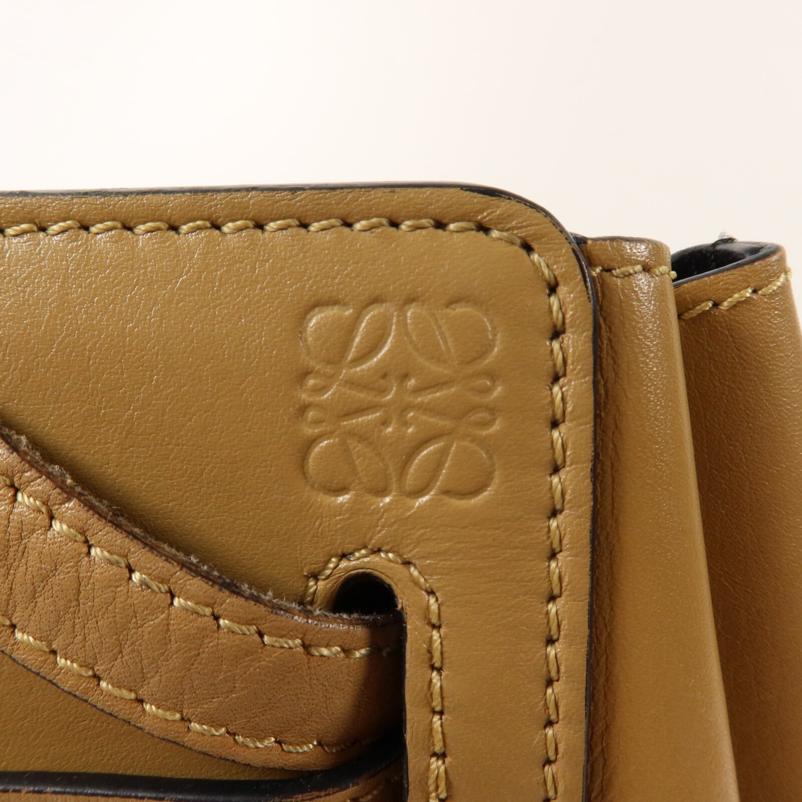 LOEWE 牛皮皮革Lazo Bag肩背袋