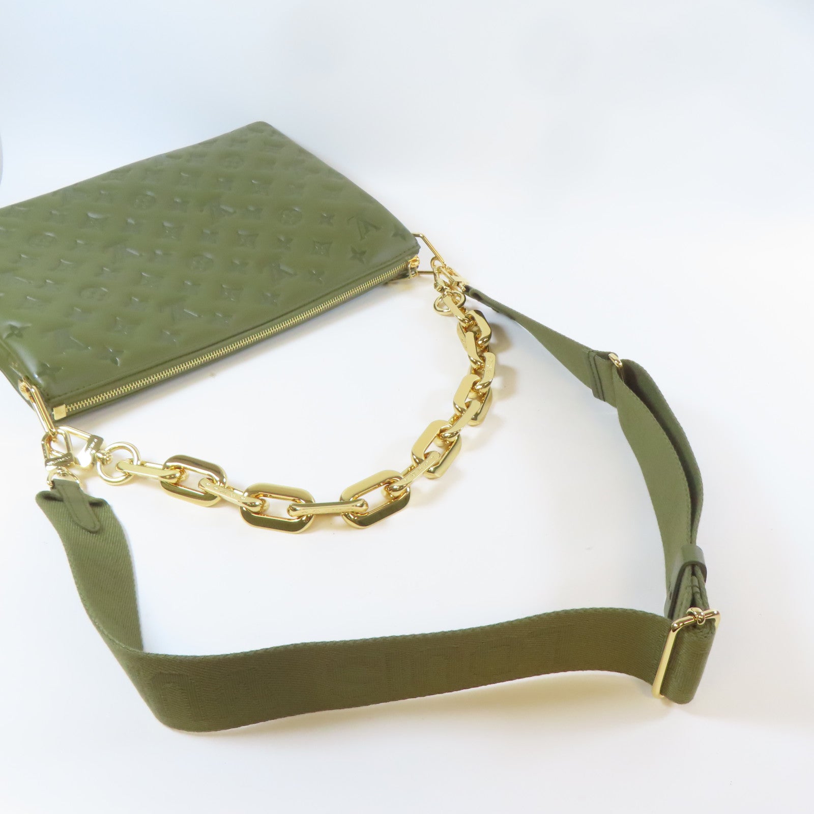 LOUIS VUITTON Monogram Embossed Coussin MM Chain Shoulder Bag金扣鏈帶肩背袋綠色