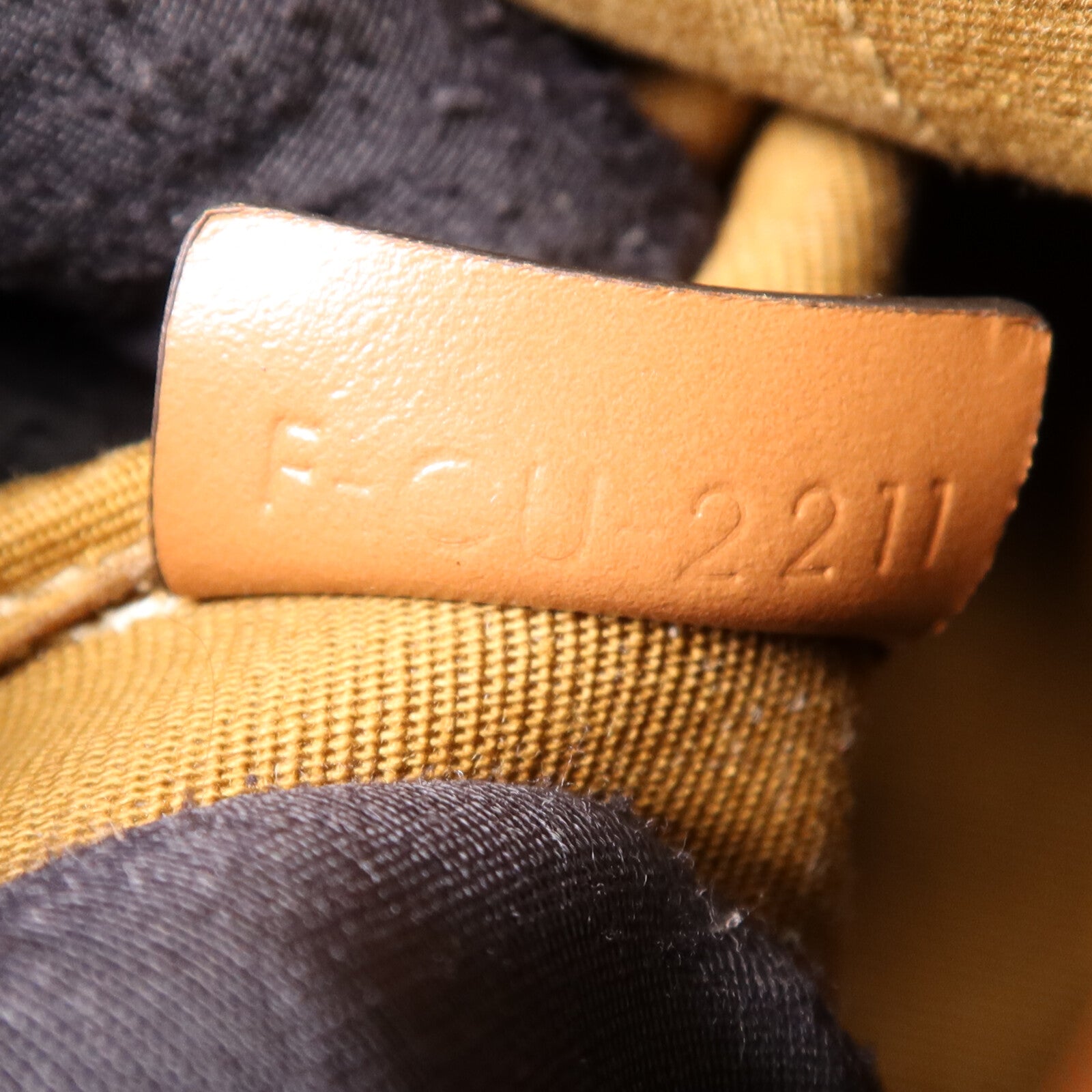 CELINE 塗層帆布Triomphe Bucket金扣肩背袋