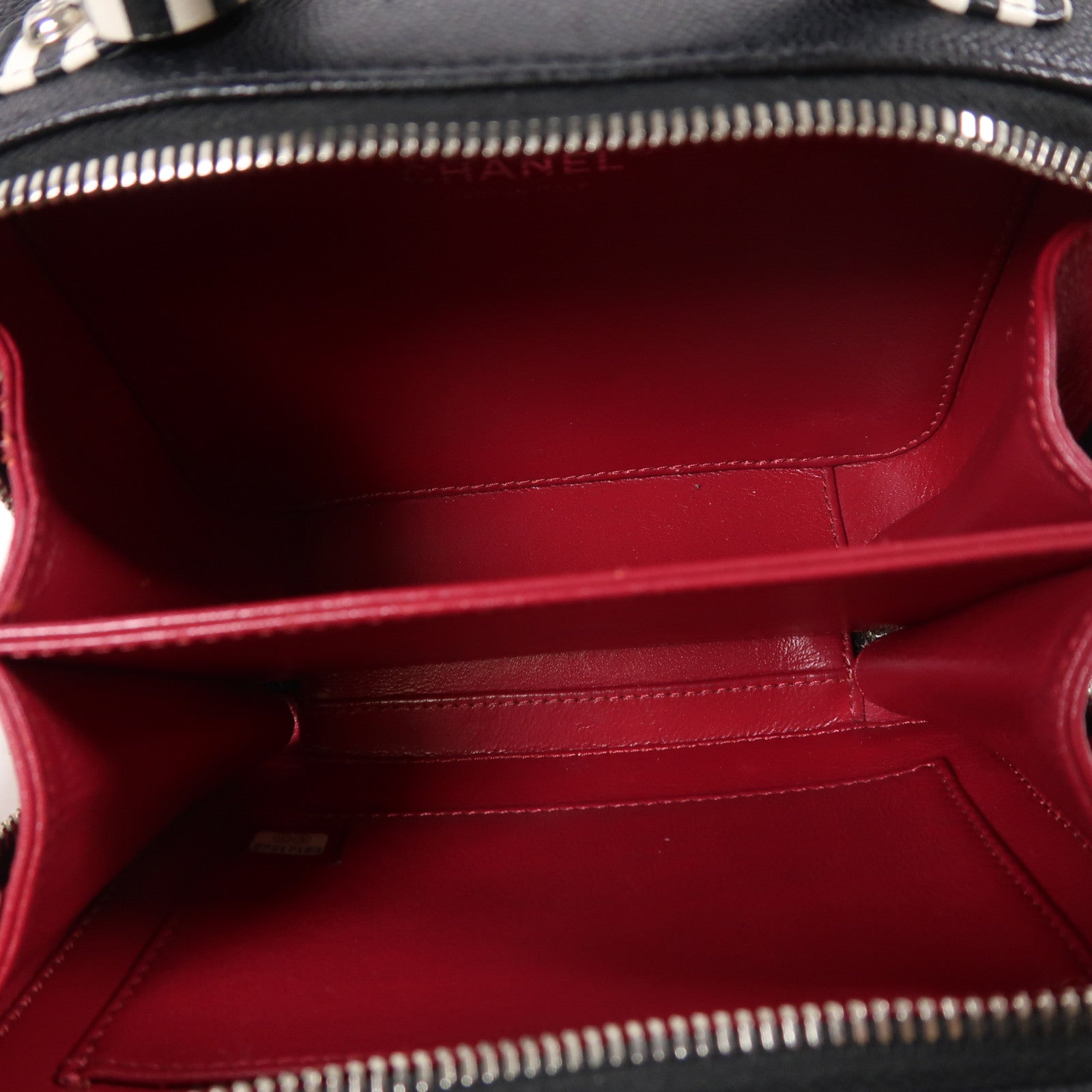 CHANEL 牛皮皮革Filigree Vanity Case銀扣手挽肩背兩用袋