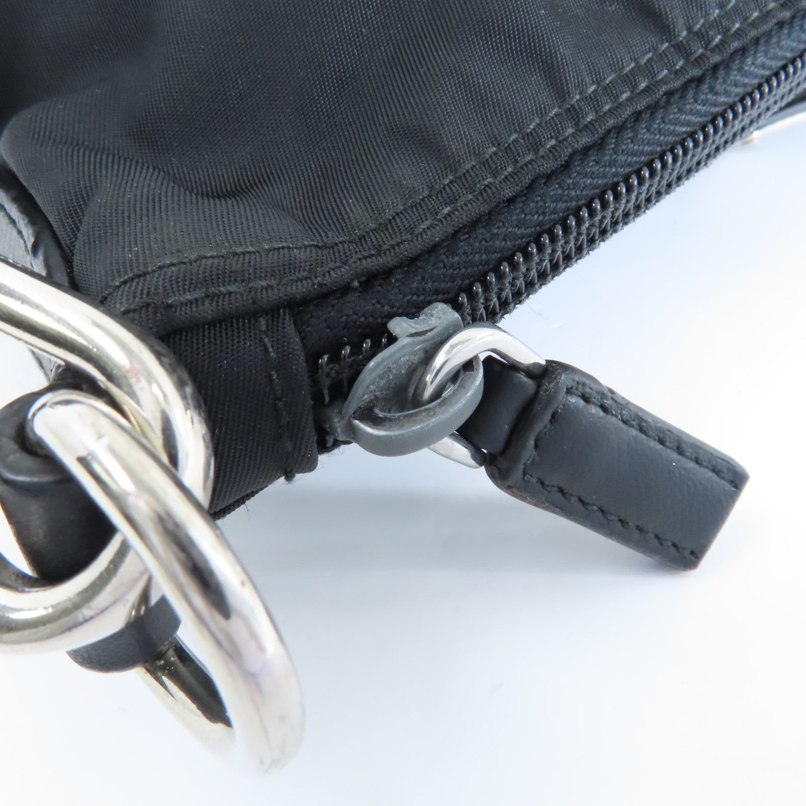 PRADA 尼龍Shoulder Bag銀扣肩背袋黑色