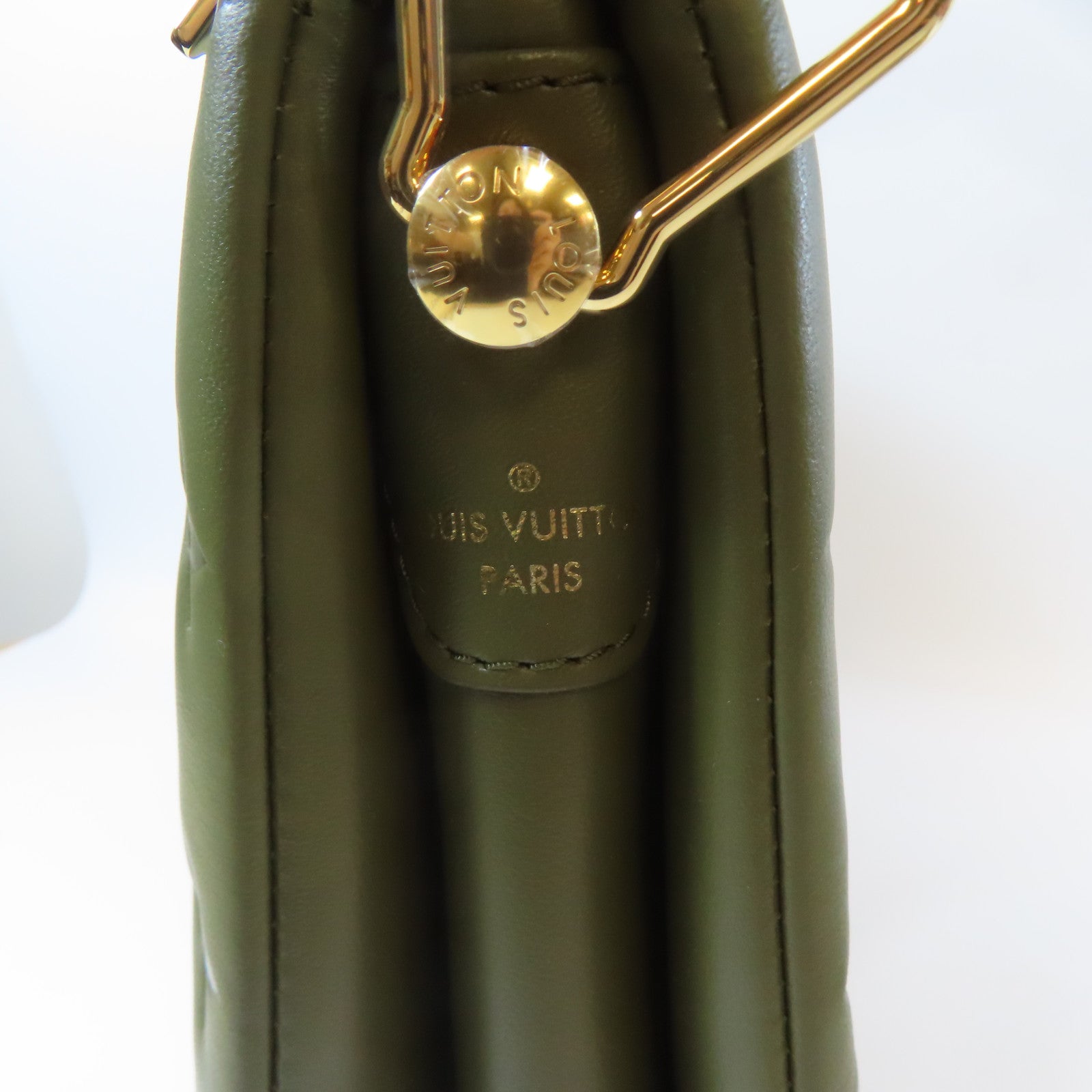 LOUIS VUITTON Monogram Embossed Coussin MM Chain Shoulder Bag金扣鏈帶肩背袋綠色