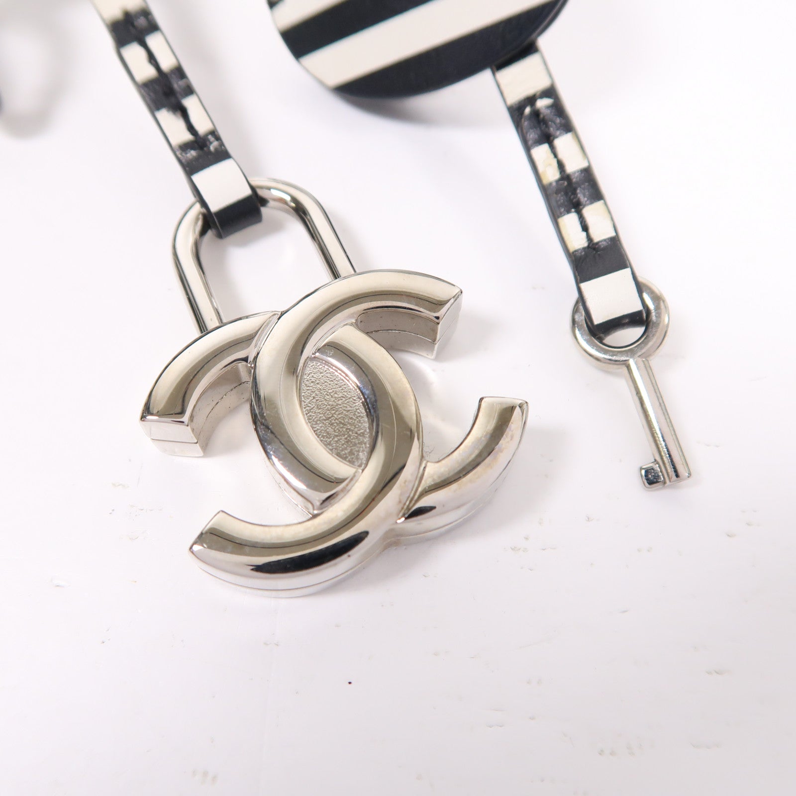 CHANEL 牛皮皮革Filigree Vanity Case銀扣手挽肩背兩用袋