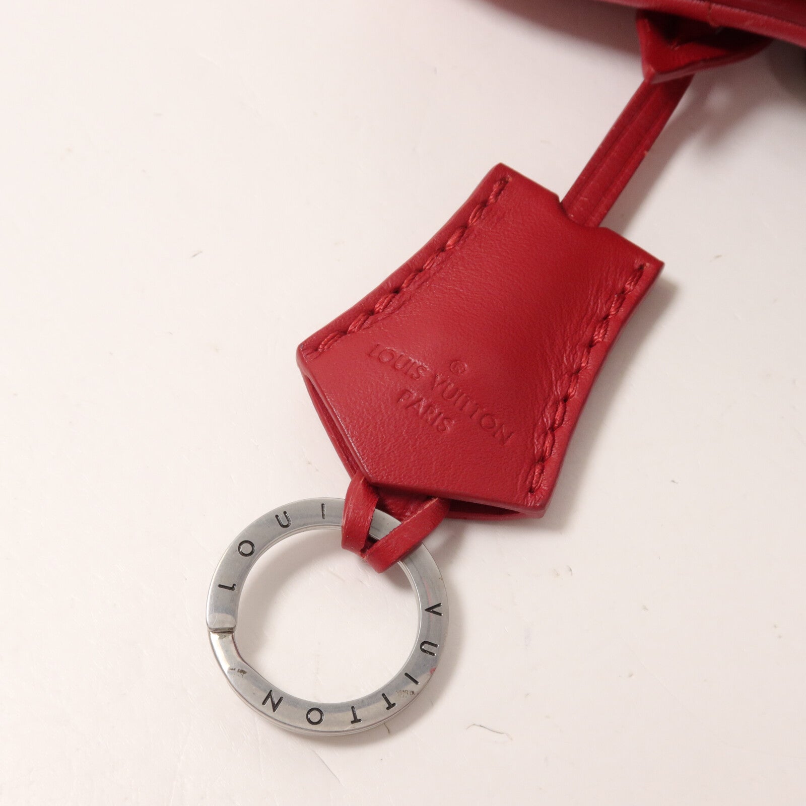 LOUIS VUITTON 牛皮皮革New Wave Chain Tote鏈帶肩背袋