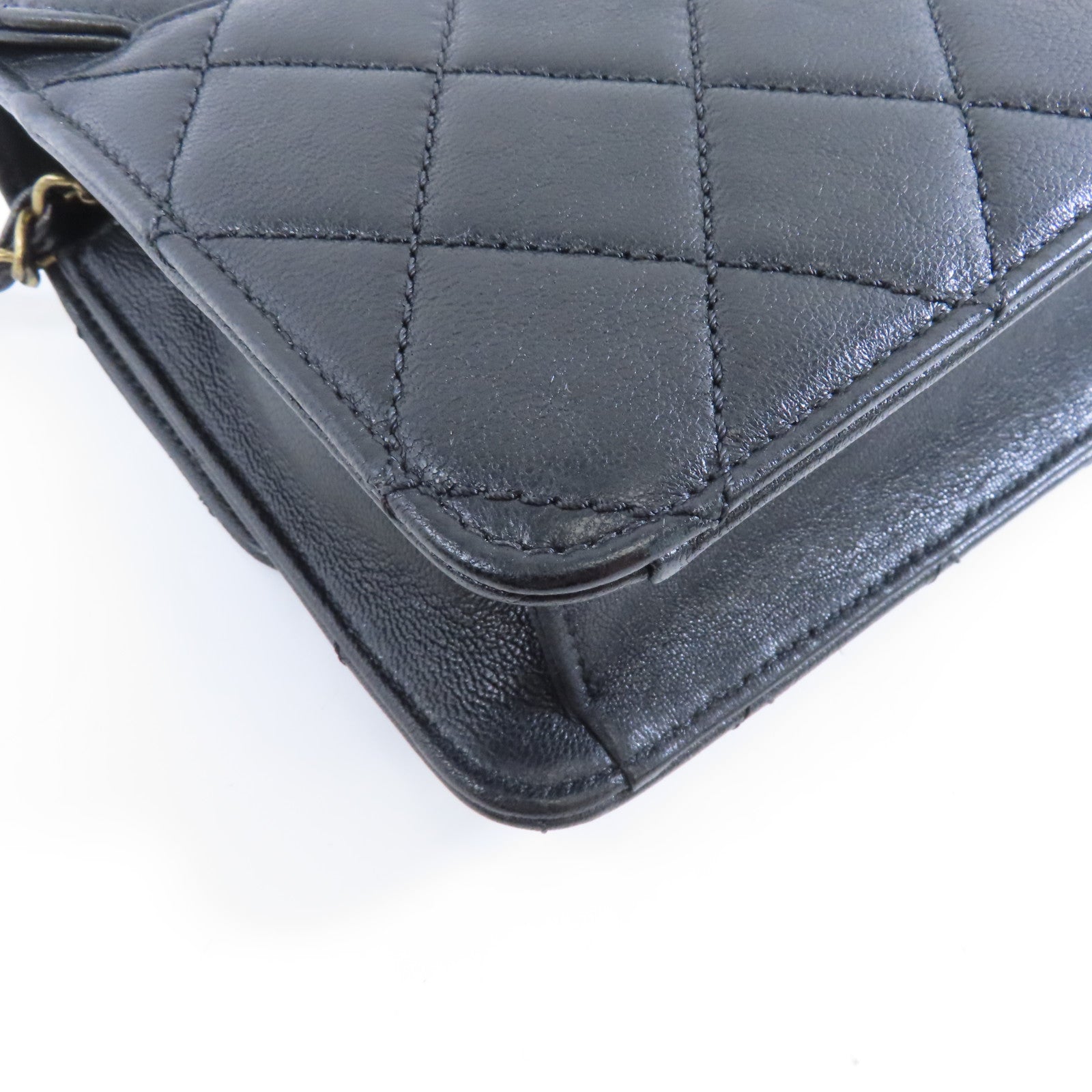 CHANEL 菱格牛皮皮革Chain Shoulder金扣鏈帶肩背袋黑色