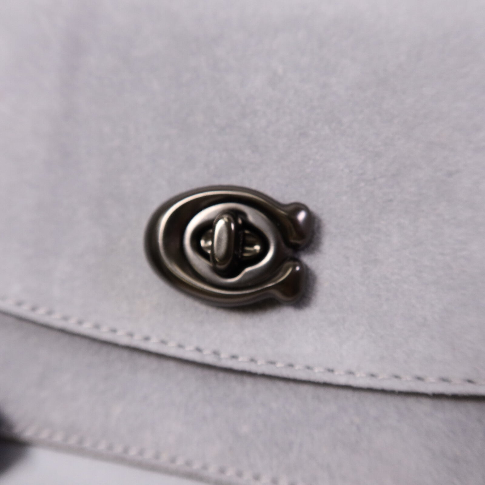COACH 麂皮皮革Chain Shoulder Bag鏈帶肩背袋