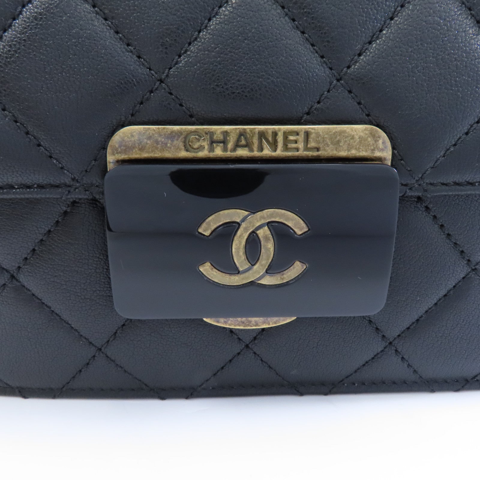 CHANEL 菱格牛皮皮革Chain Shoulder金扣鏈帶肩背袋黑色