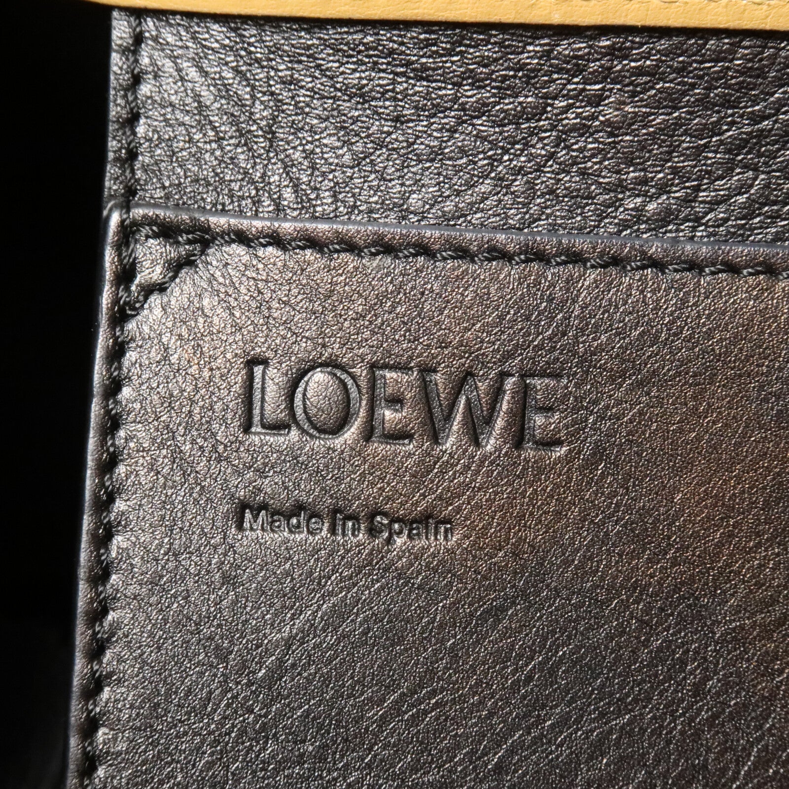 LOEWE 牛皮皮革Lazo Bag肩背袋