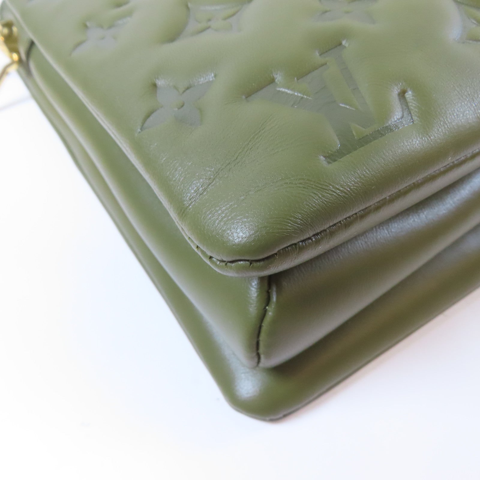 LOUIS VUITTON Monogram Embossed Coussin MM Chain Shoulder Bag金扣鏈帶肩背袋綠色