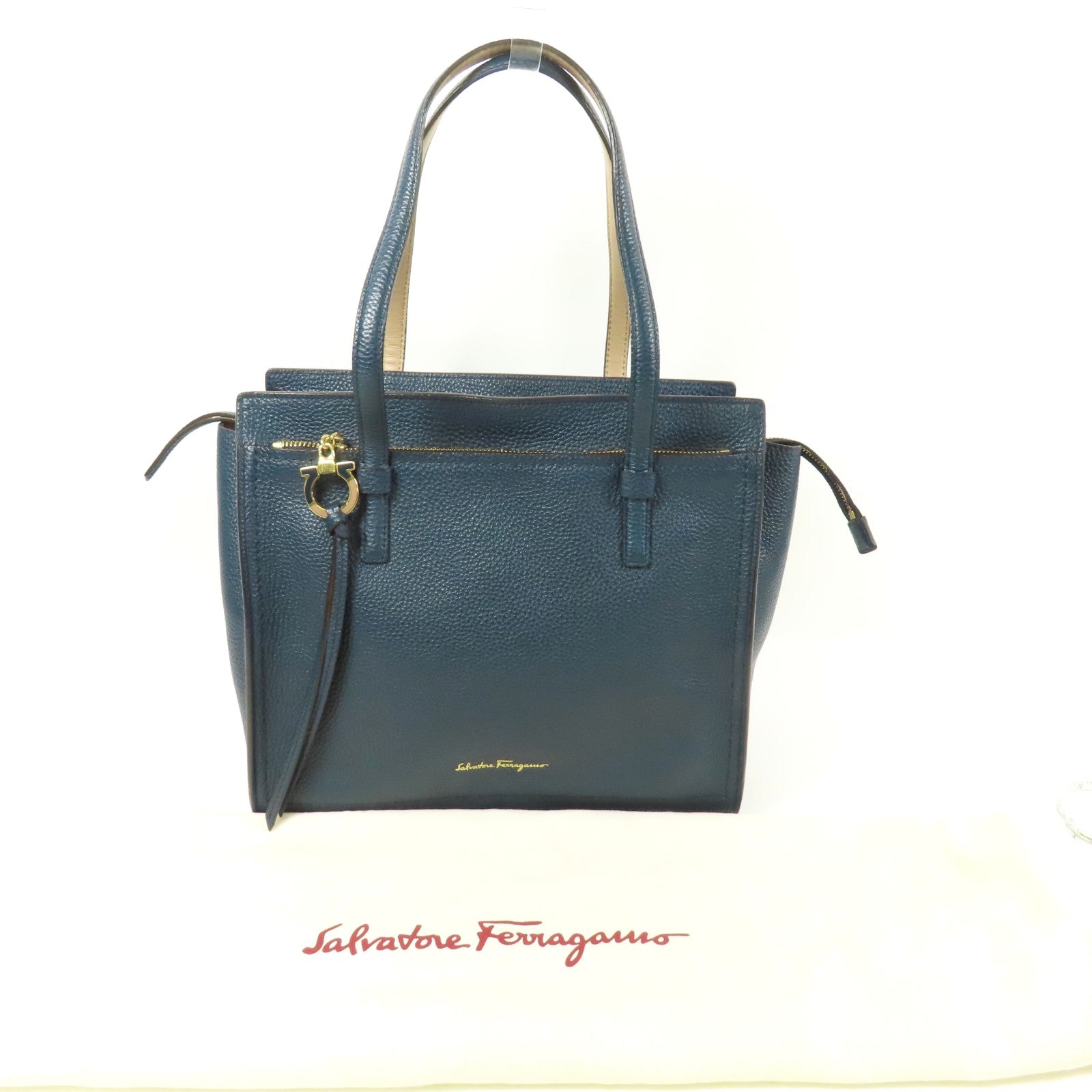 Salvatore Ferragamo 牛皮皮革Shoulder Bag金扣肩背袋