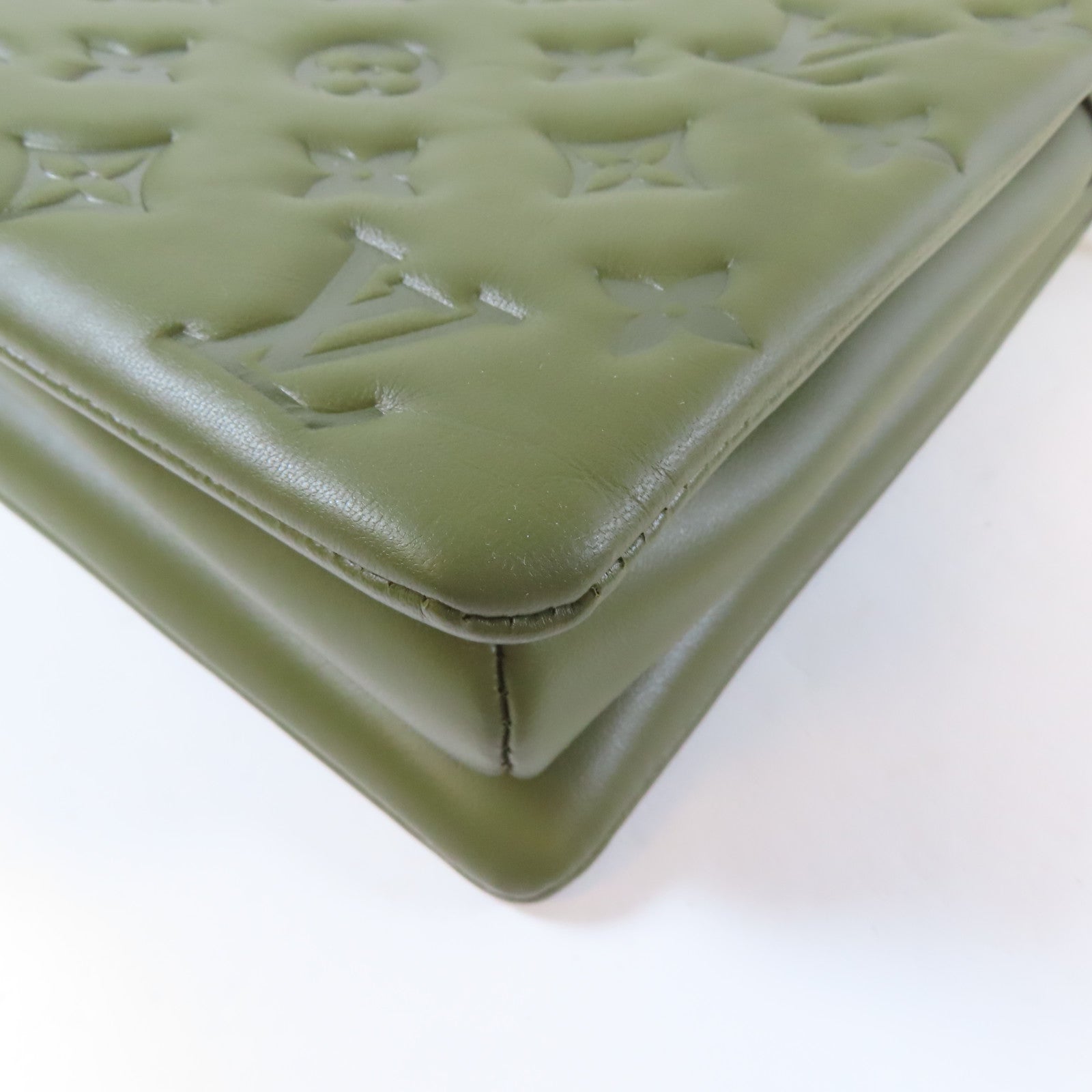 LOUIS VUITTON Monogram Embossed Coussin MM Chain Shoulder Bag金扣鏈帶肩背袋綠色